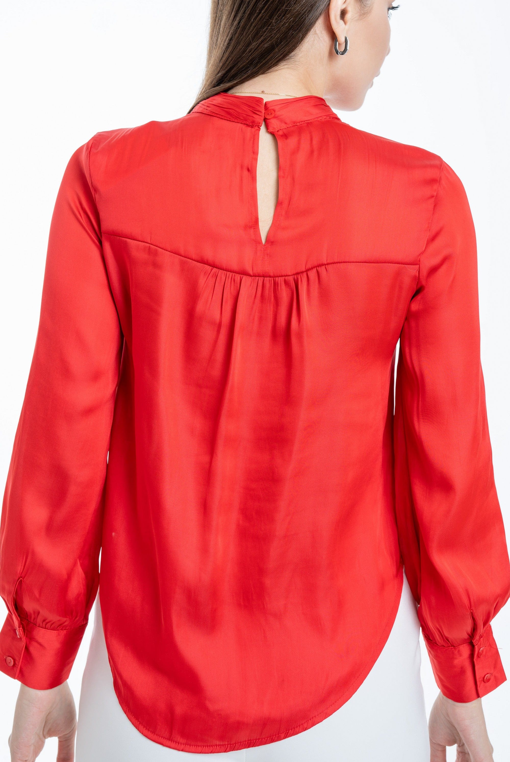 نتشي قميص نسائي سوارية برقبة نص