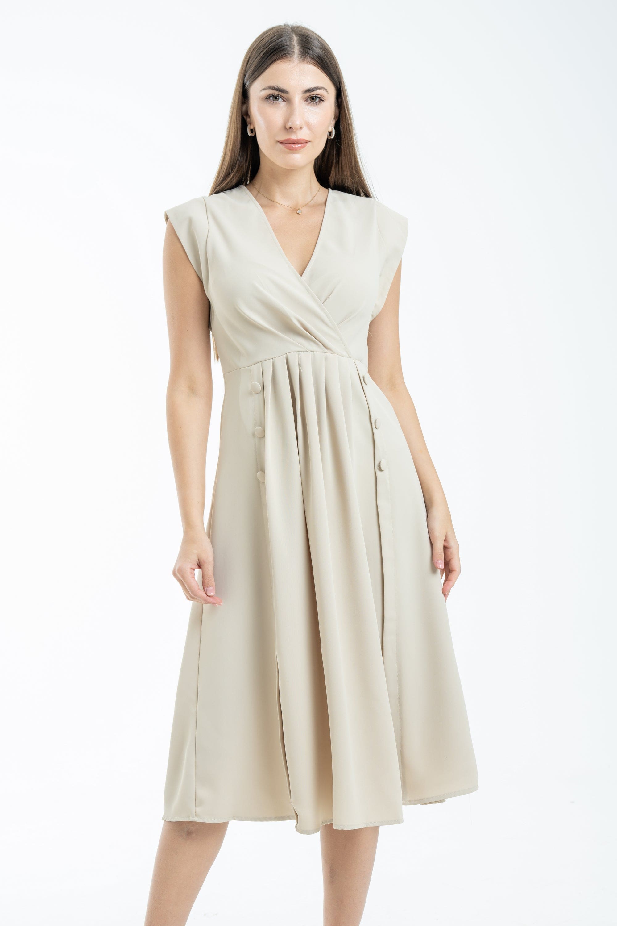 نتشي فستان ميدي بفتحة صدر سبعة لف وأكمام قصيرة