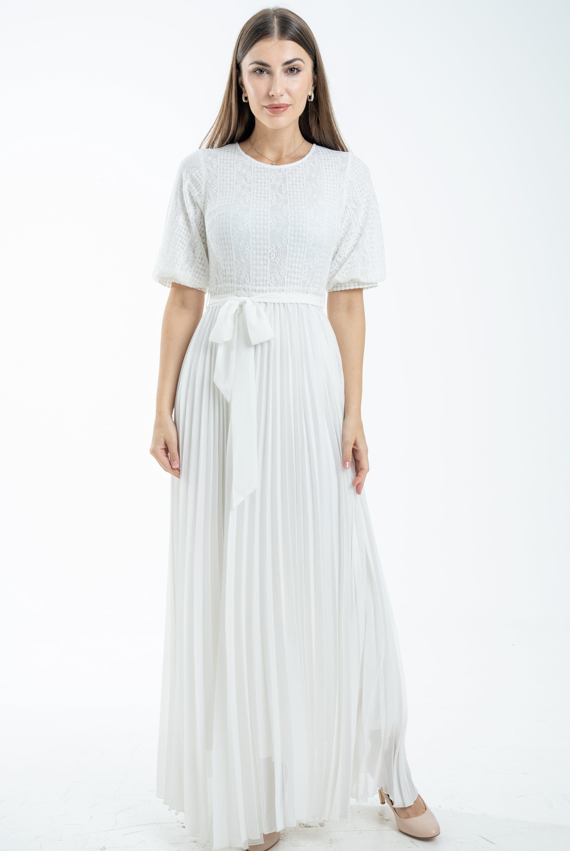 نتشي فستان بليسية بأكمام قصيرة وحزام على الخصر