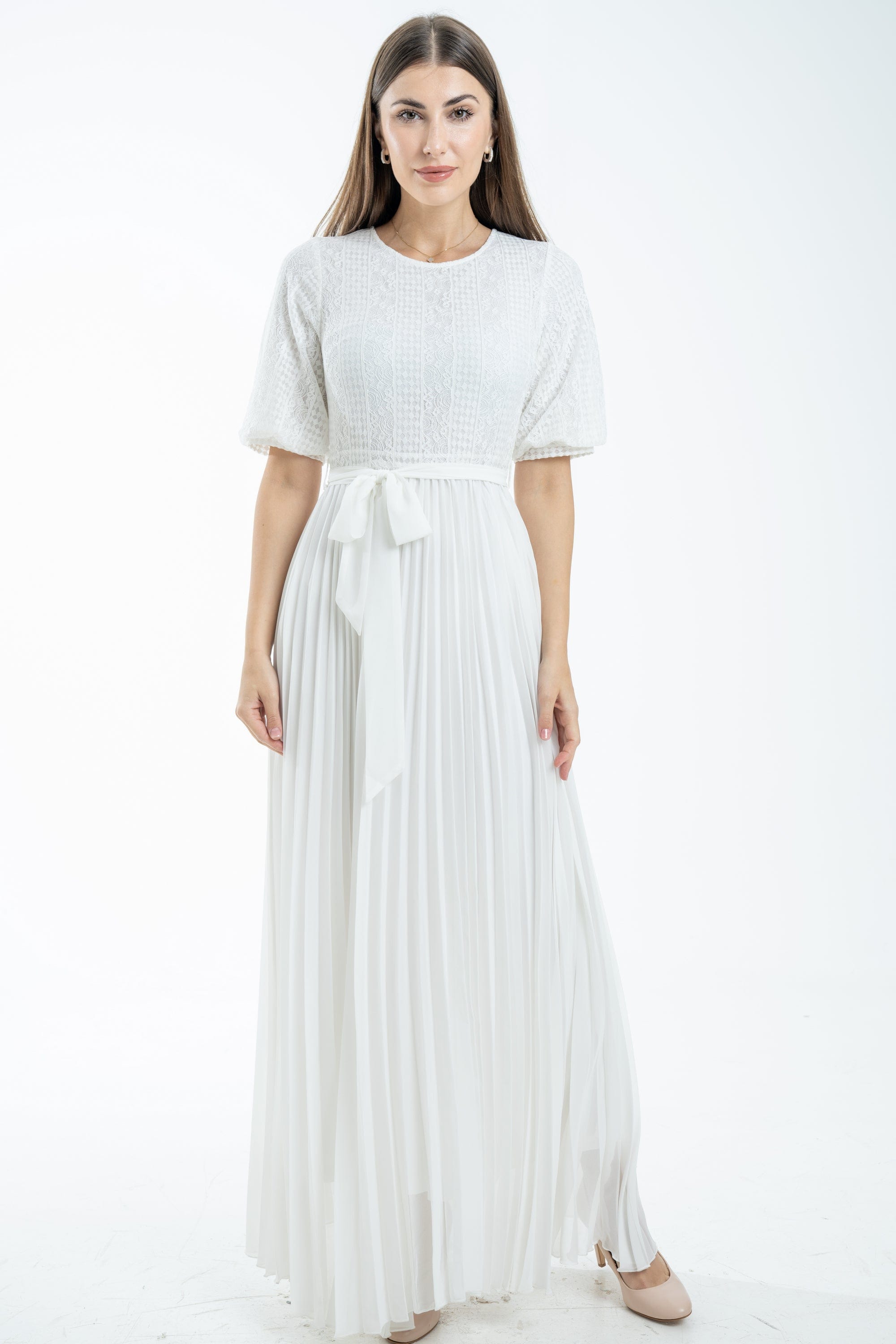 نتشي فستان بليسية بأكمام قصيرة وحزام على الخصر