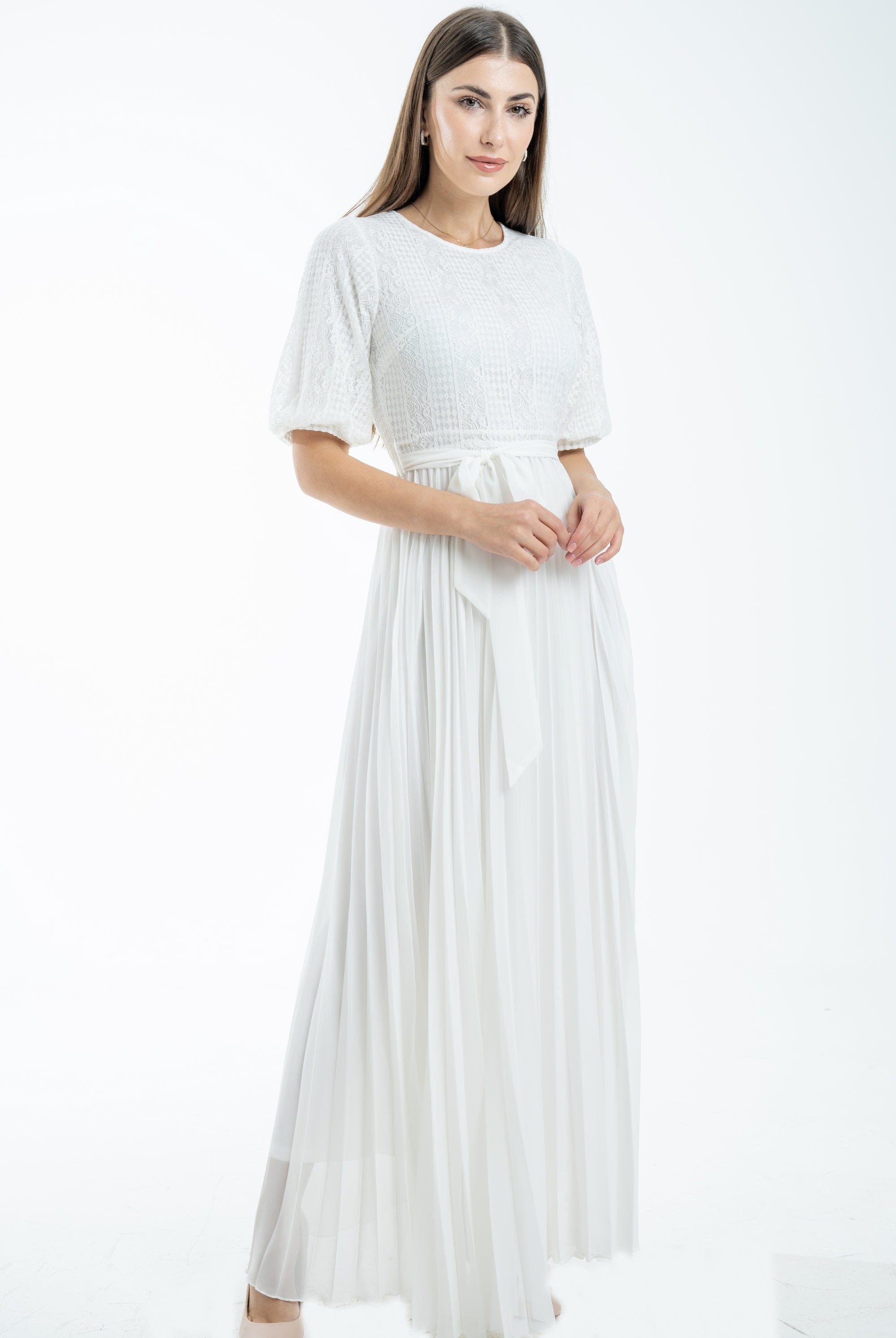 نتشي فستان بليسية بأكمام قصيرة وحزام على الخصر