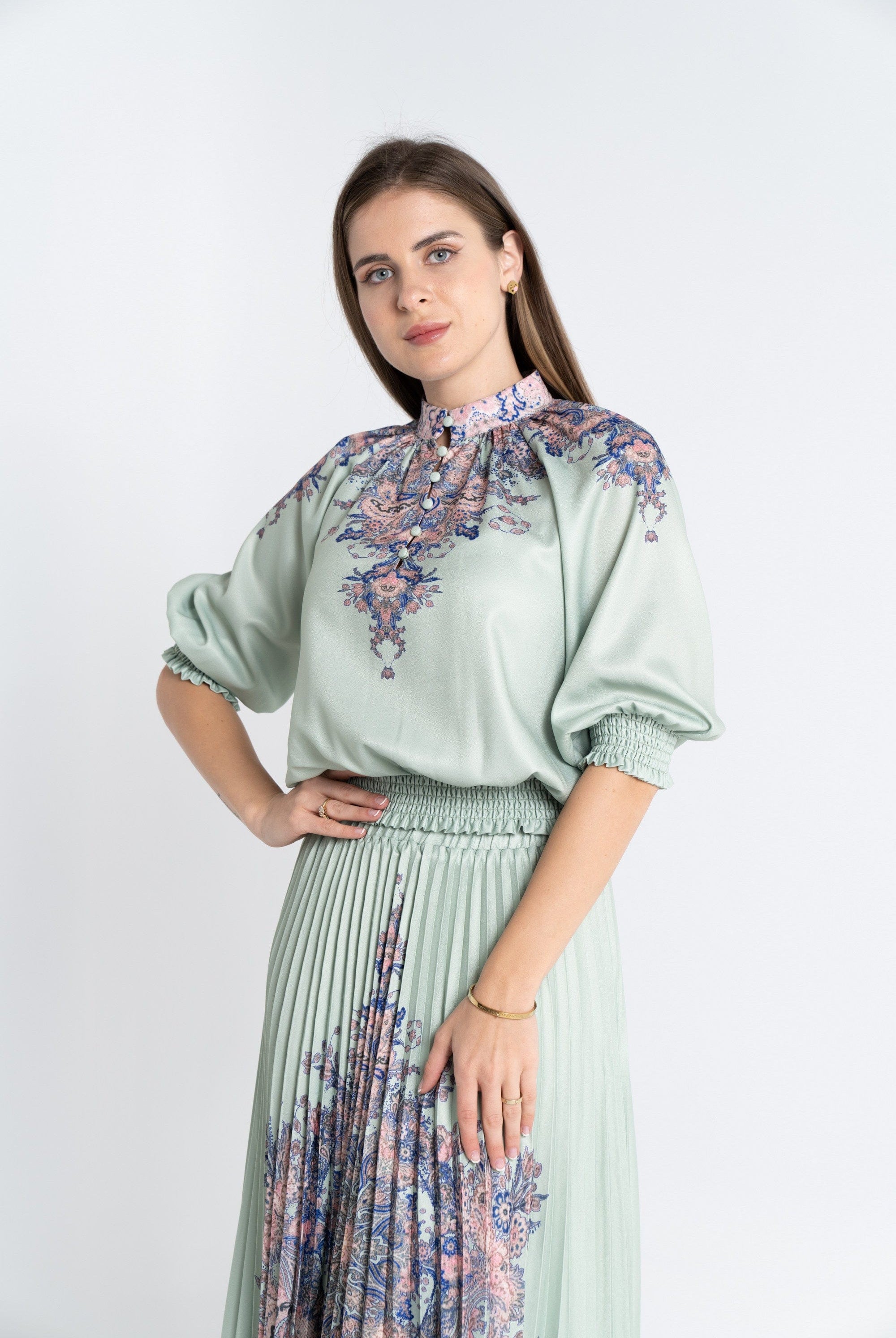 نتشي توب كلاسيك منقوش من الصدر بأزرار أمامية وياقة 3/4 كم بف نسائي