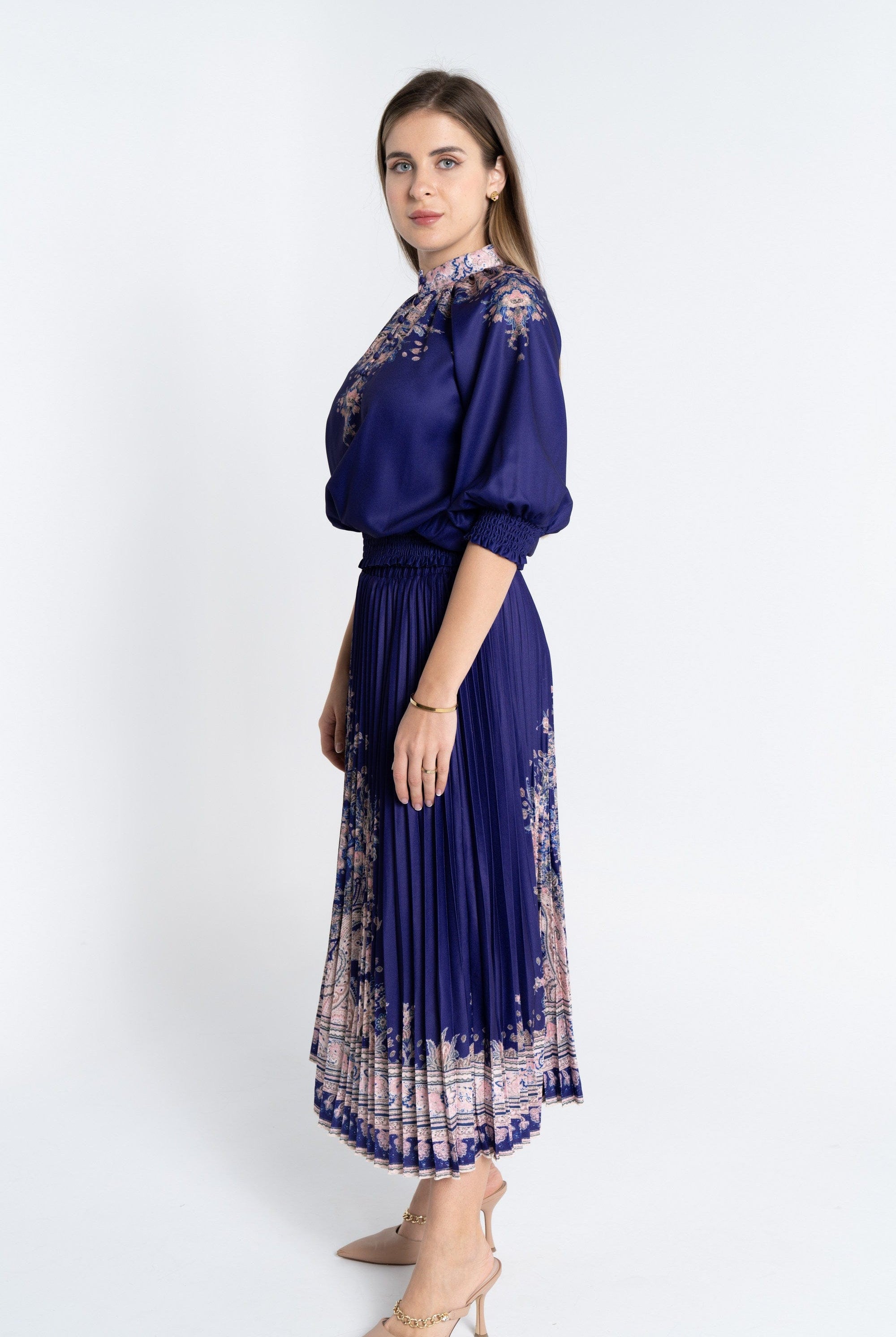 نتشي توب كلاسيك منقوش من الصدر بأزرار أمامية وياقة 3/4 كم بف نسائي