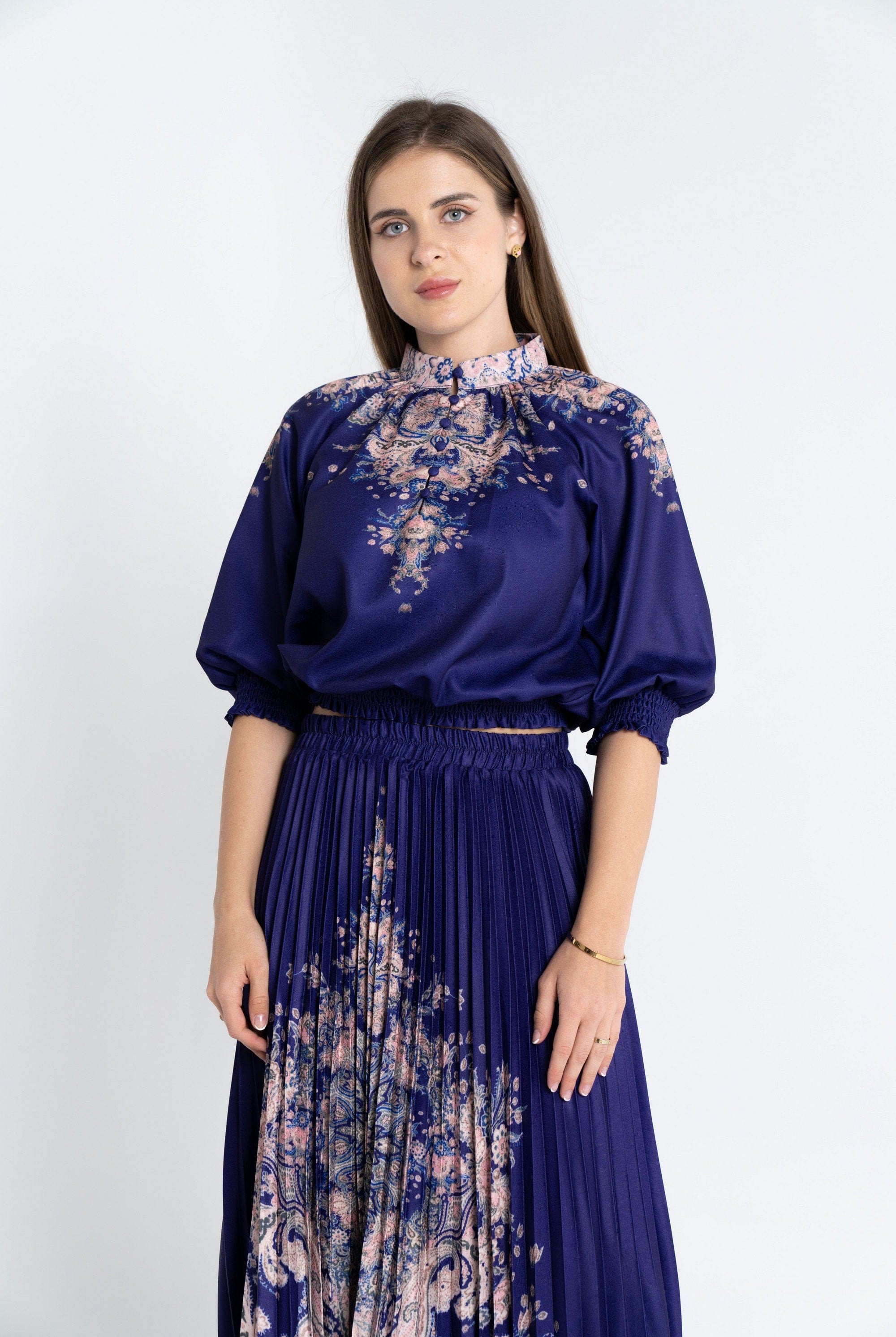 نتشي توب كلاسيك منقوش من الصدر بأزرار أمامية وياقة 3/4 كم بف نسائي