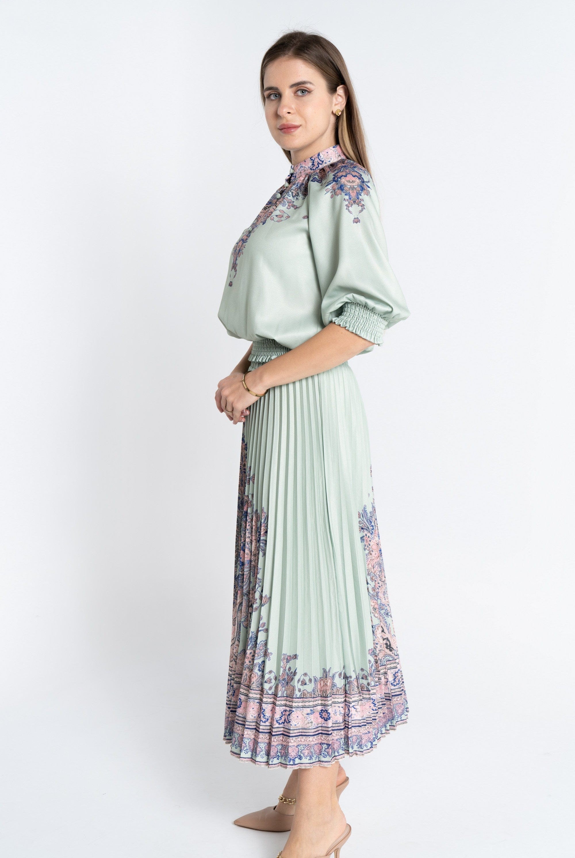 نتشي توب كلاسيك منقوش من الصدر بأزرار أمامية وياقة 3/4 كم بف نسائي