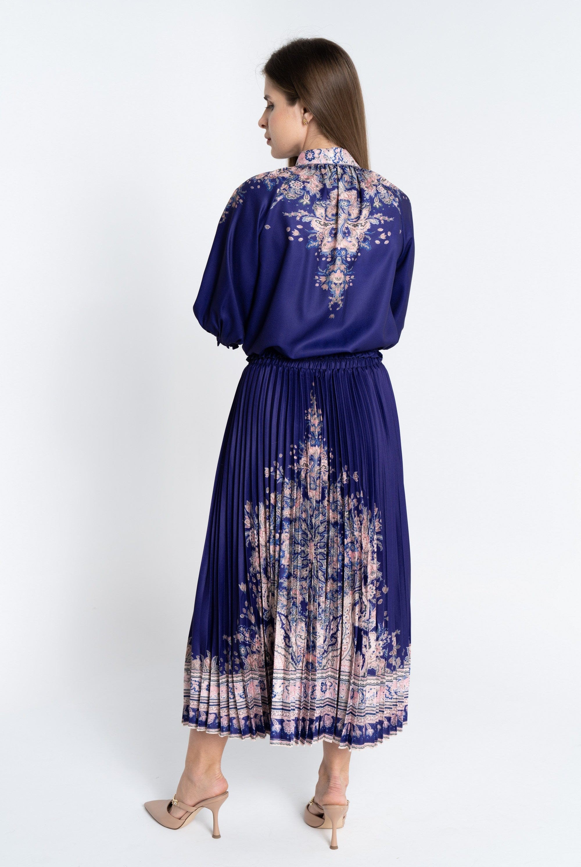 نتشي توب كلاسيك منقوش من الصدر بأزرار أمامية وياقة 3/4 كم بف نسائي