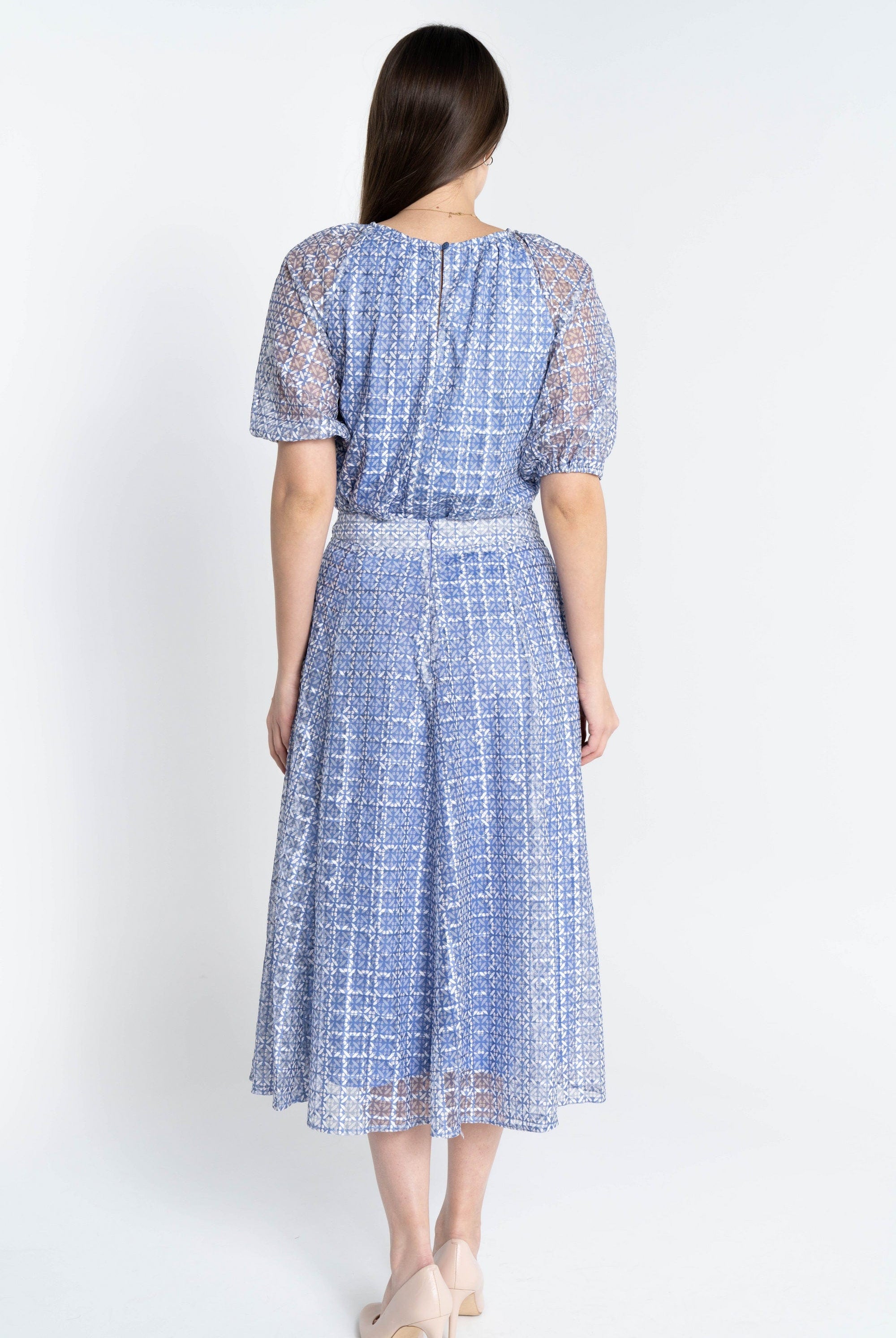 نتشي توب نسائي كلاسيك منقوش على شكل مربعات نص كم بف نسائي