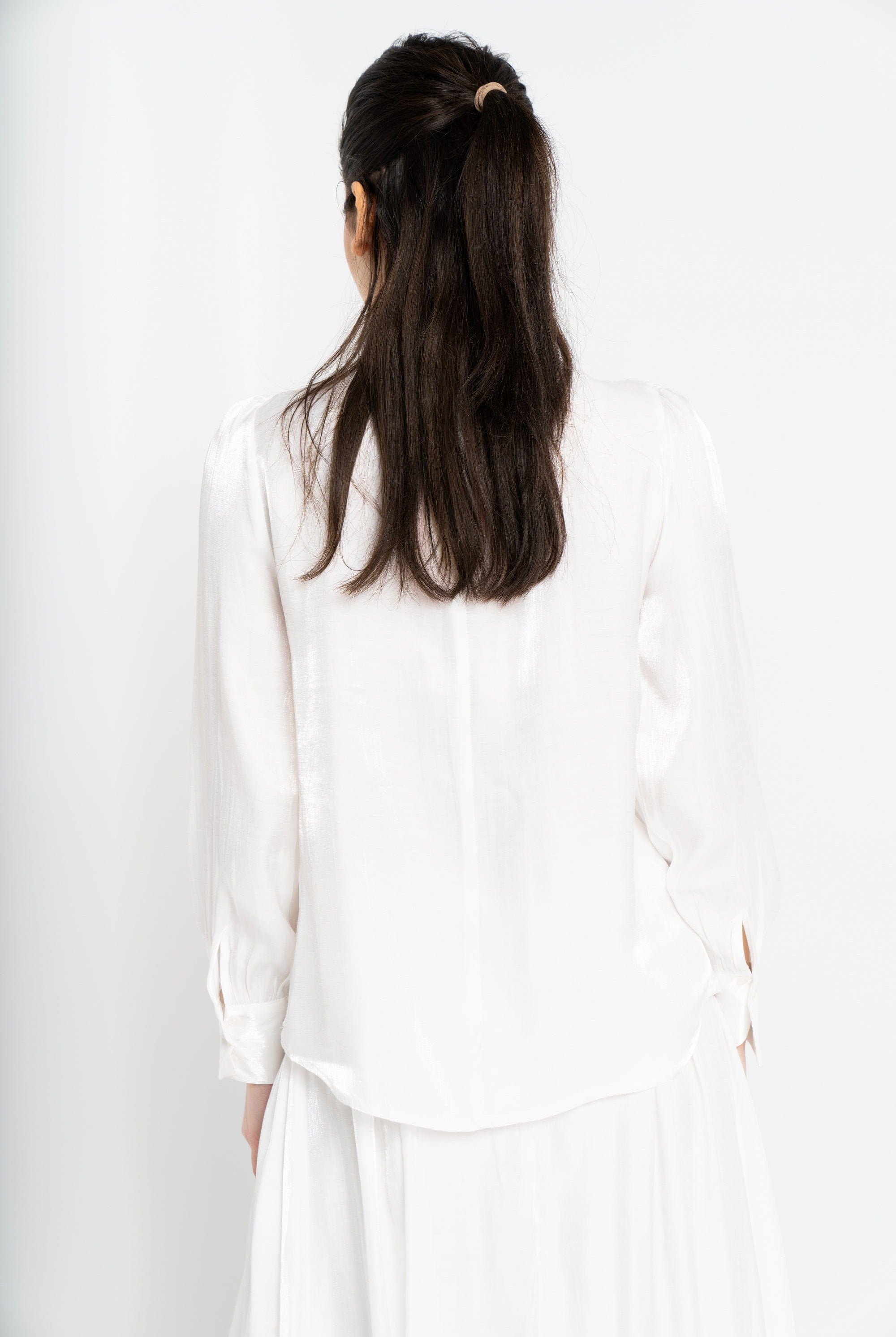 نتشي بلوزة سادة سواريه كم طويل بف نسائي مع ربطة عنق