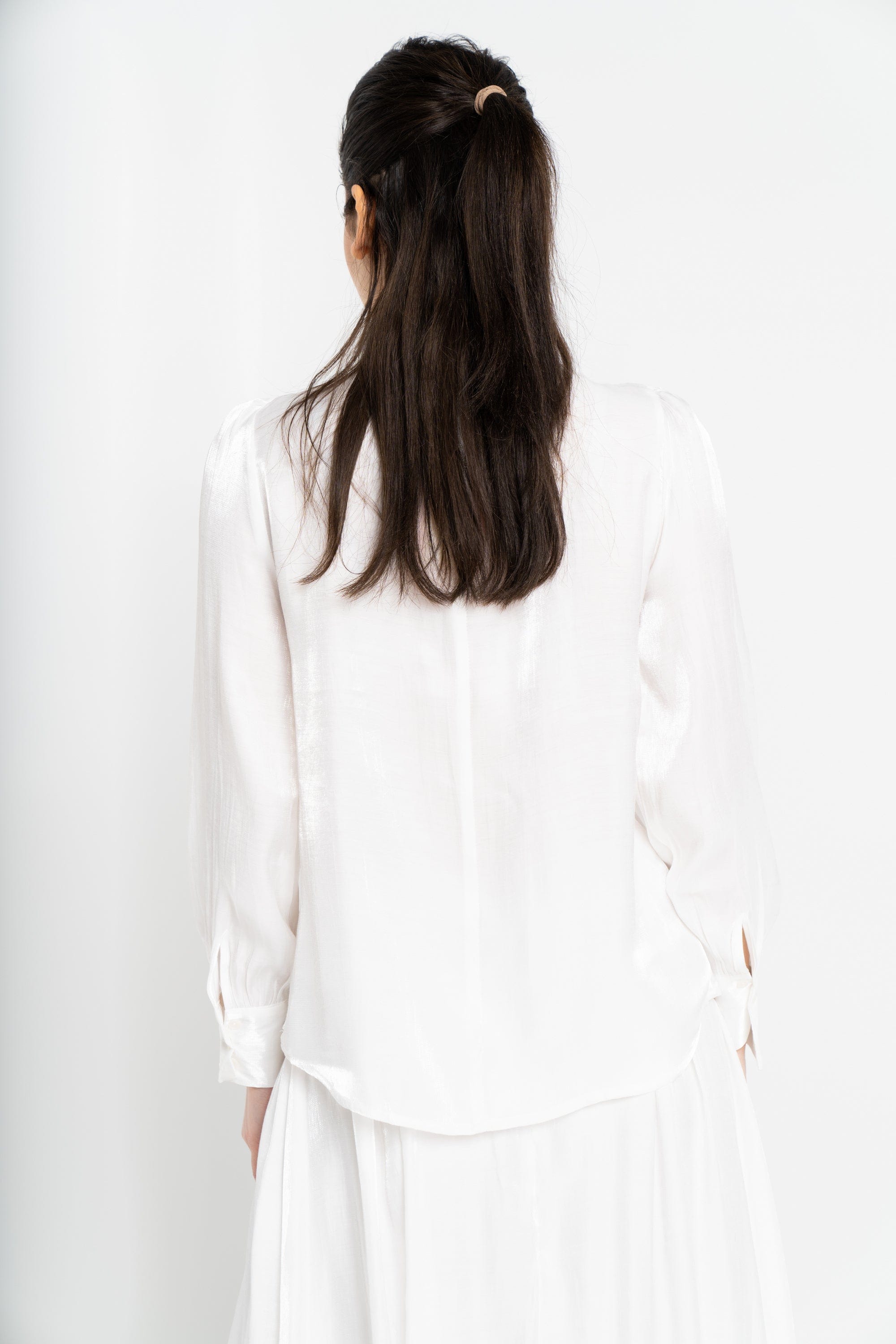 نتشي بلوزة سادة سواريه كم طويل بف نسائي مع ربطة عنق