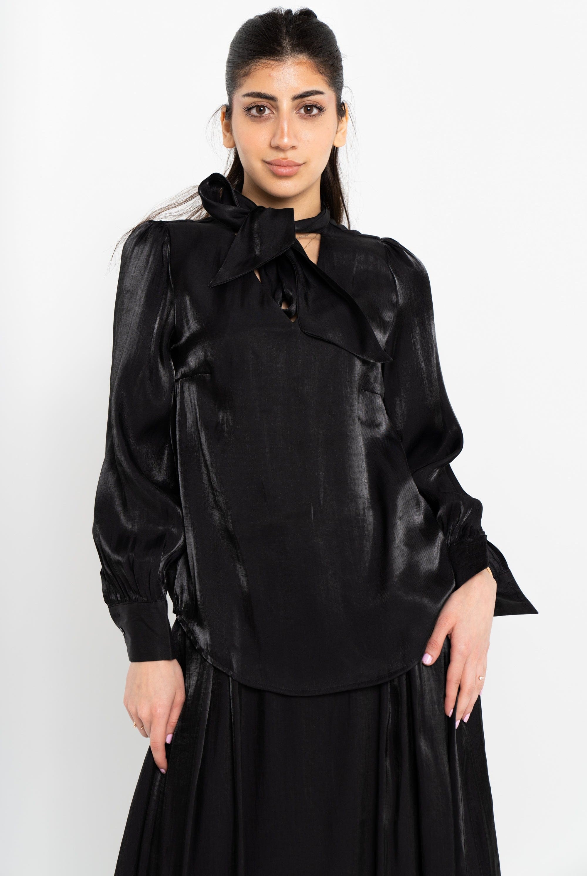 نتشي بلوزة سادة سواريه كم طويل بف نسائي مع ربطة عنق