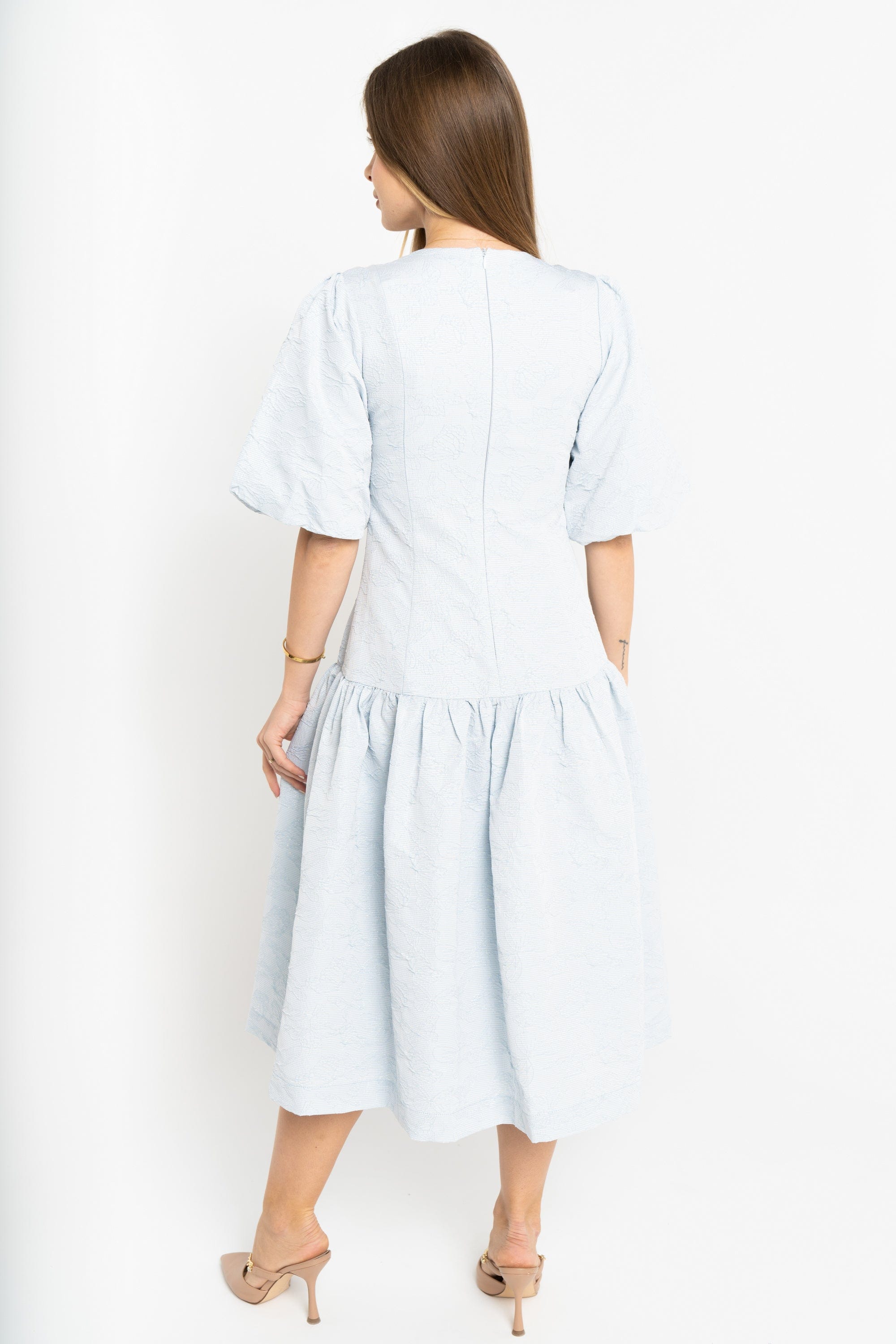 نتشي فستان ميدي سادة واسع من أسفل نص كم نسائي