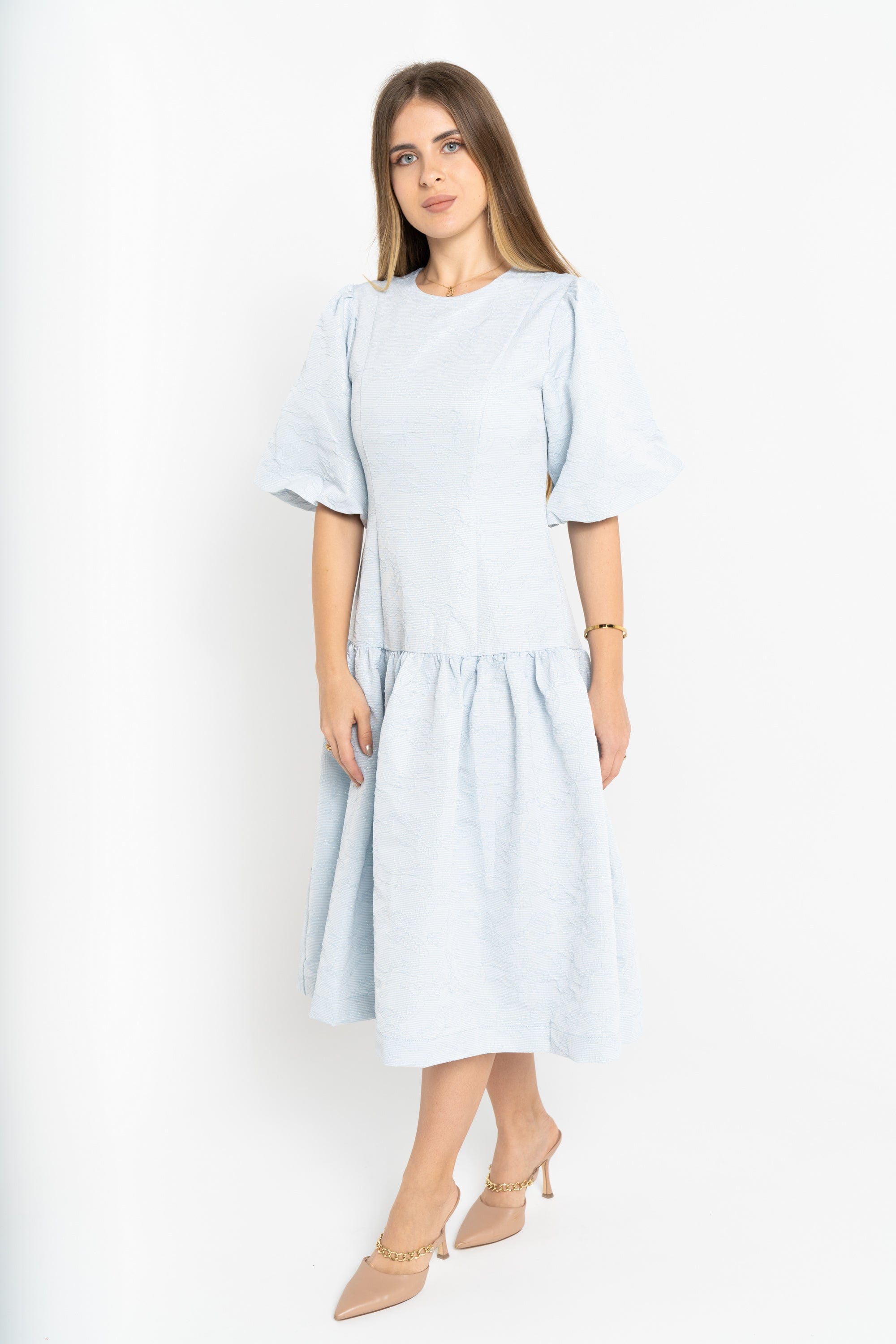 نتشي فستان ميدي سادة واسع من أسفل نص كم نسائي