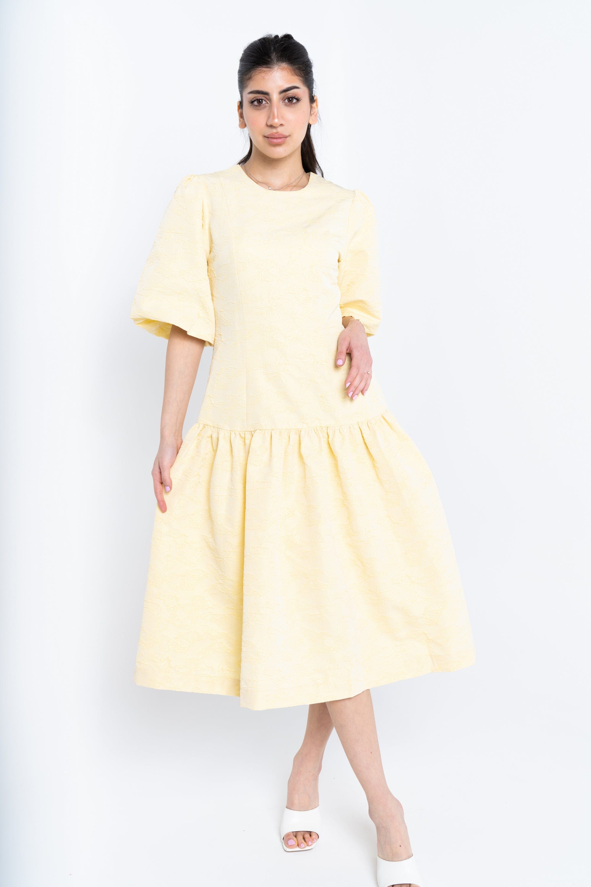 نتشي فستان ميدي سادة واسع من أسفل نص كم نسائي