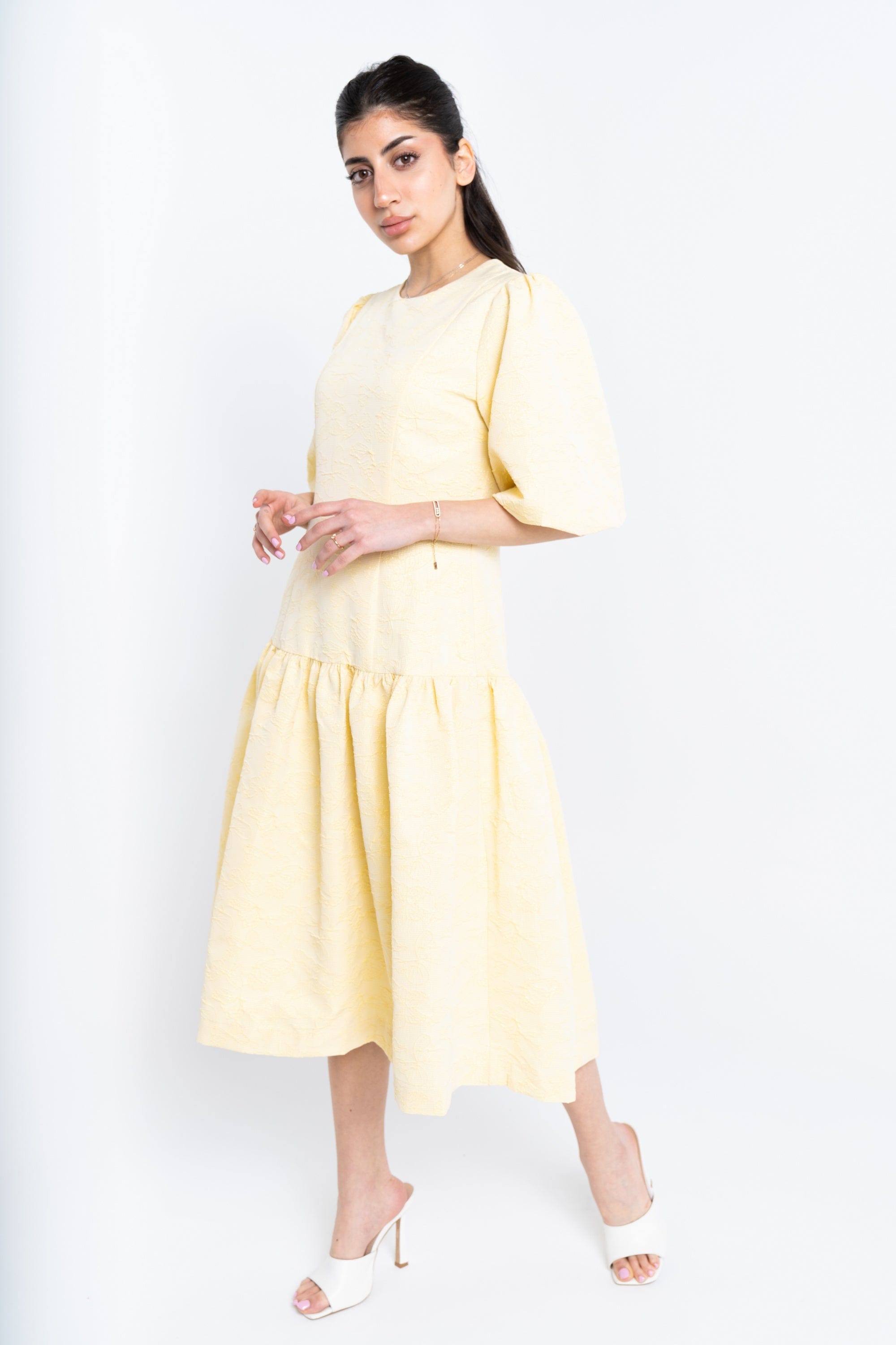 نتشي فستان ميدي سادة واسع من أسفل نص كم نسائي