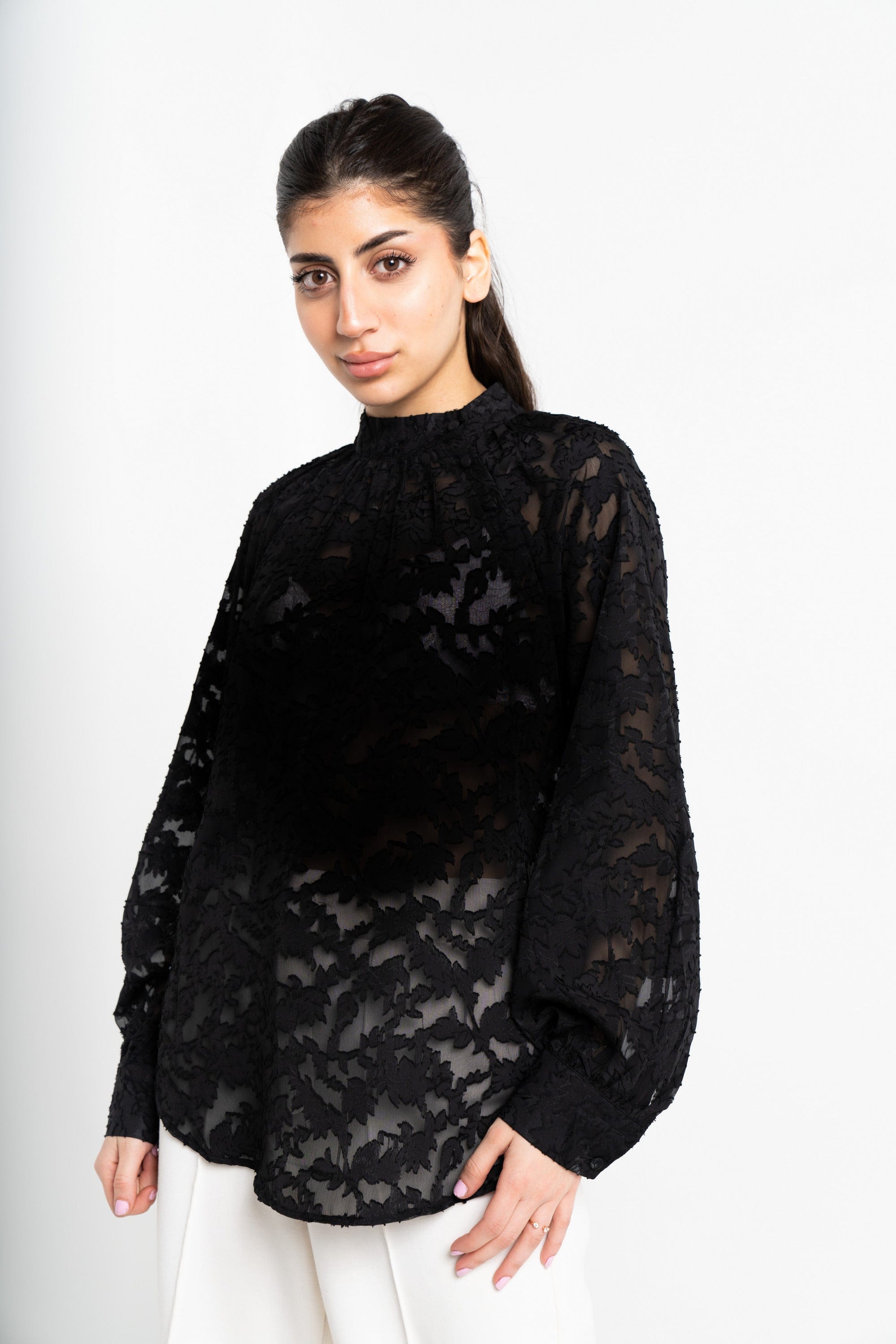 نتشي توب شفاف مطرز كم طويل نسائي