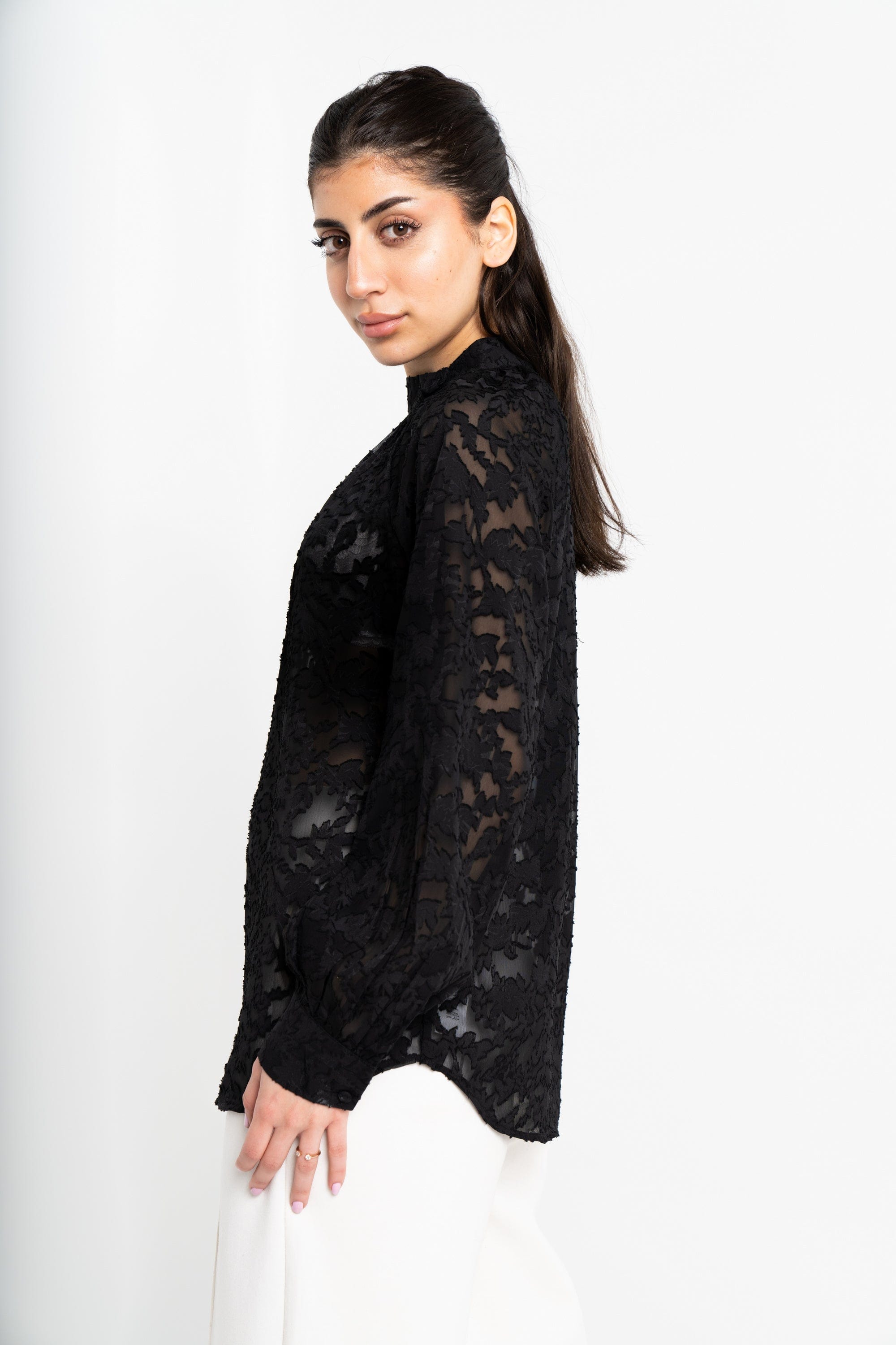 نتشي توب شفاف مطرز كم طويل نسائي