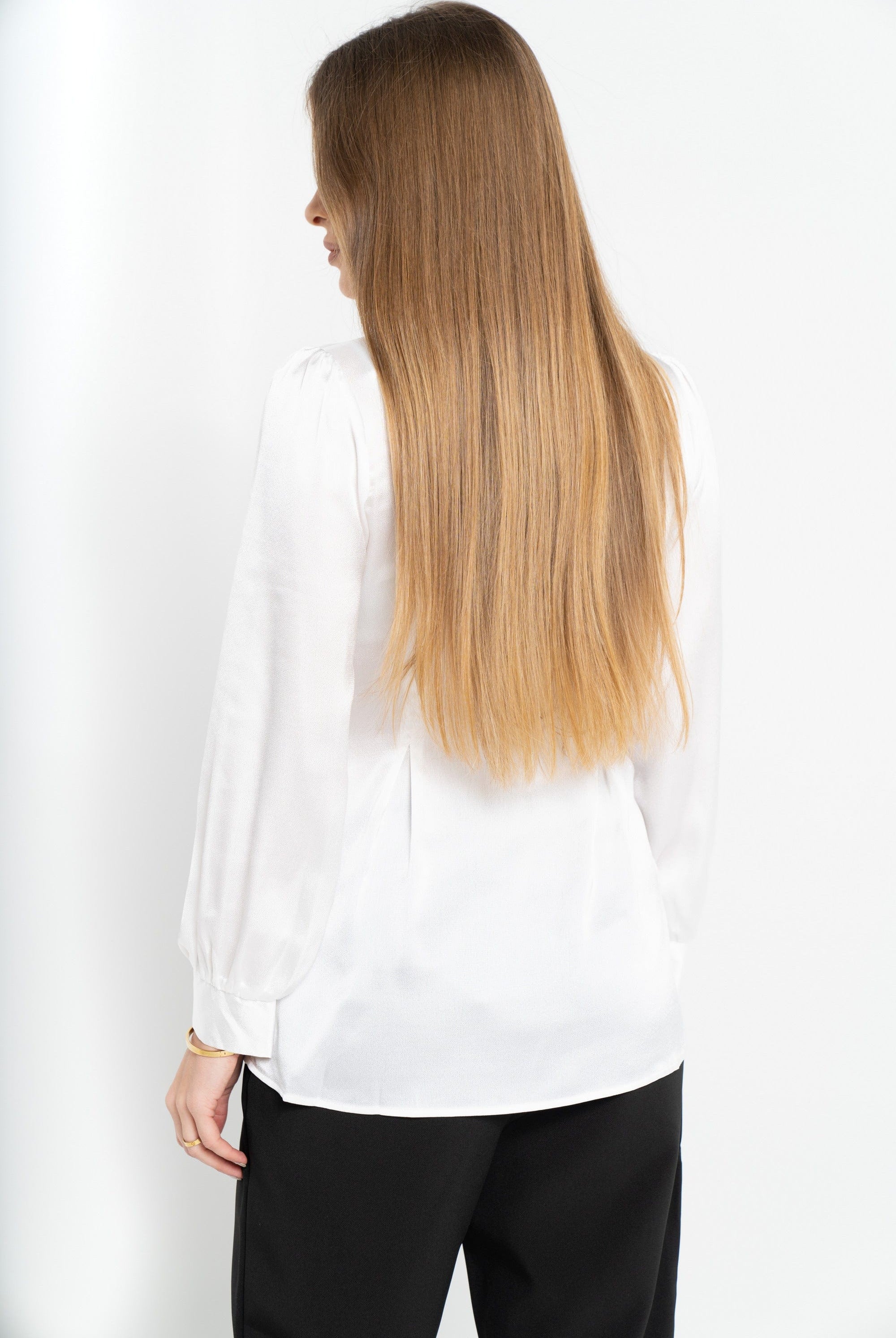 نتشي بلوزة سادة مخصرة كم طويل بف نسائي