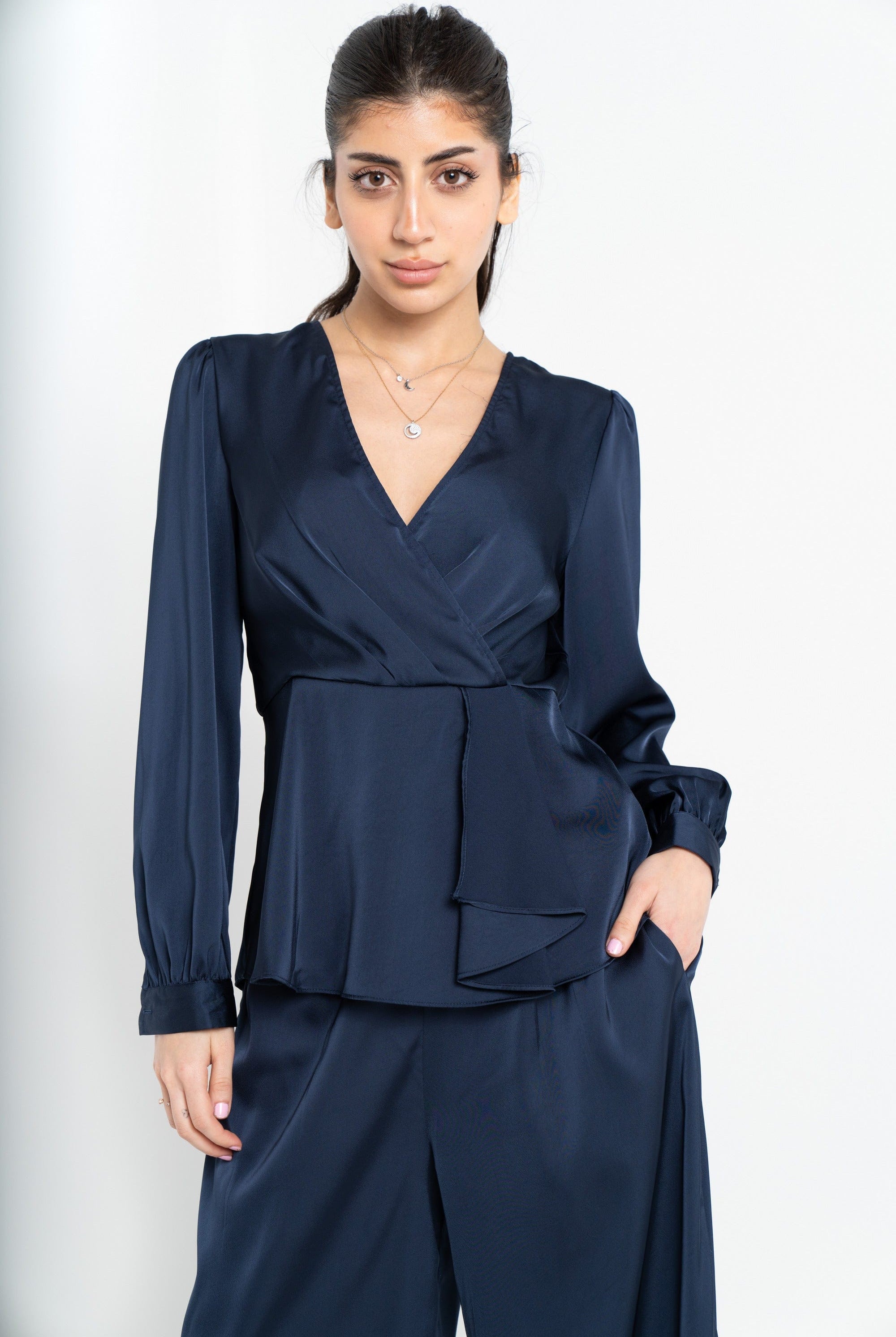 نتشي توب سادة بفتحة سبعة لف كم طويل بف نسائي