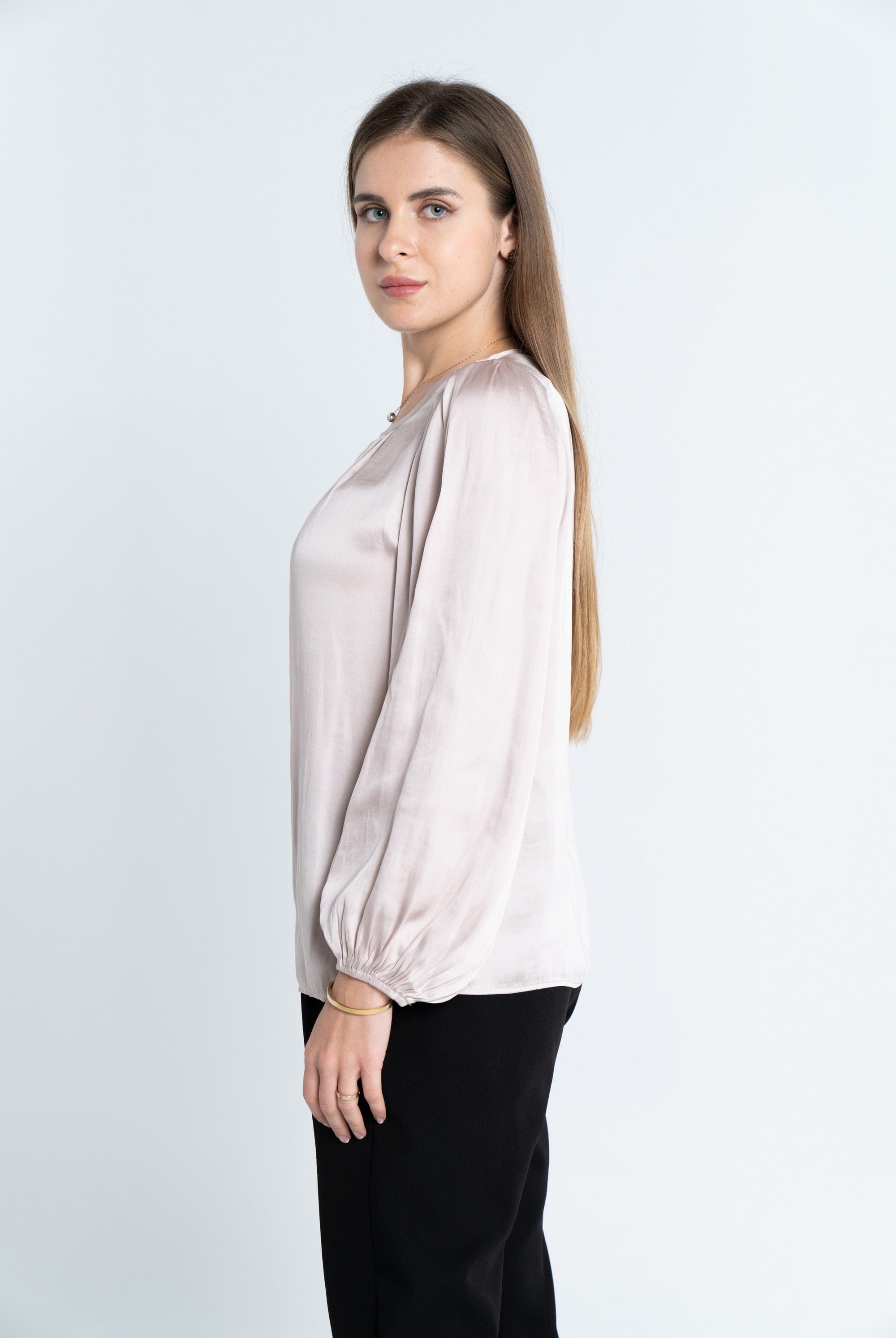 نتشي توب سادة كلاسيك كم طويل بف نسائي