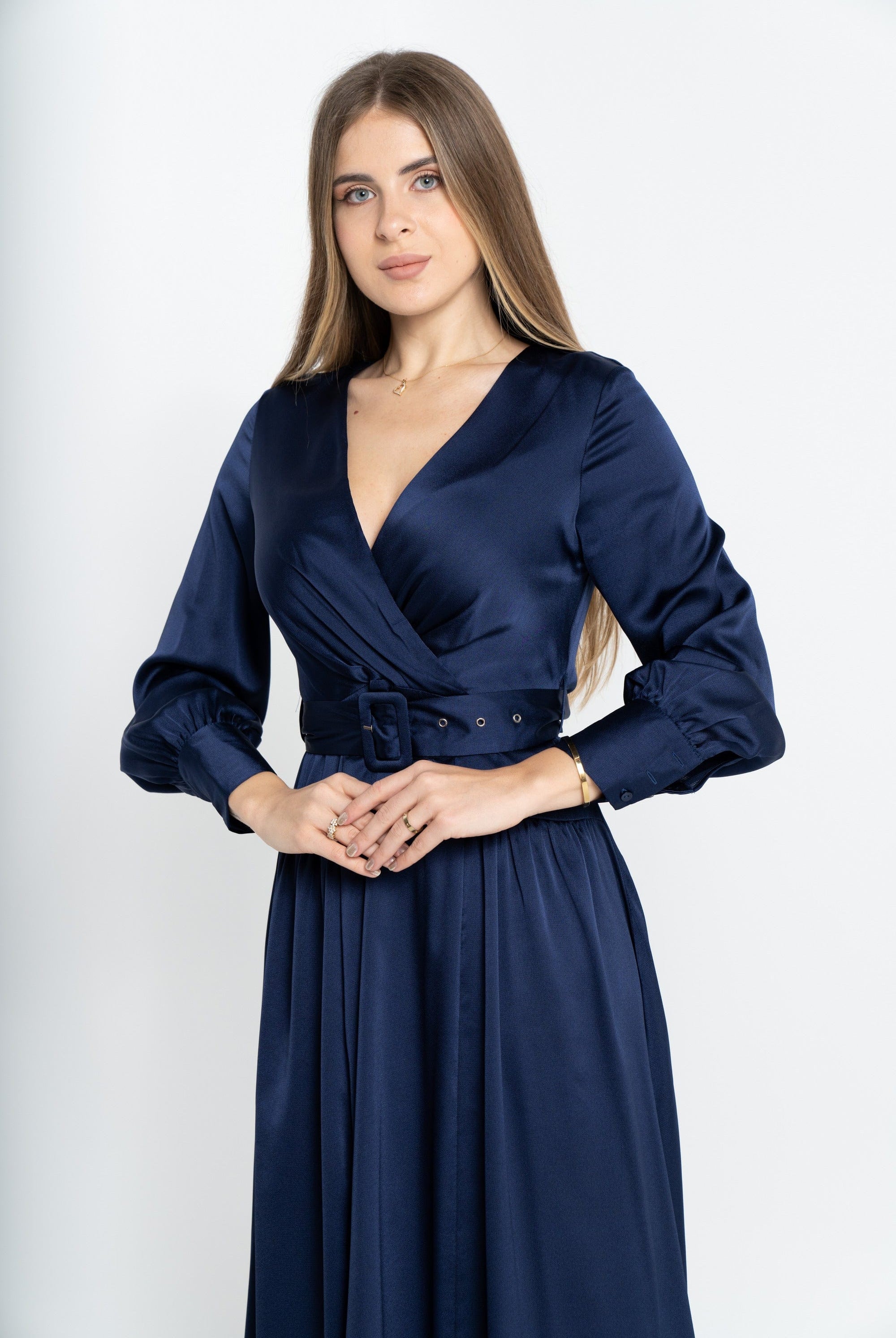 نتشي فستان سادة ماكسي لف بدون زراير كم طويل بف نسائي