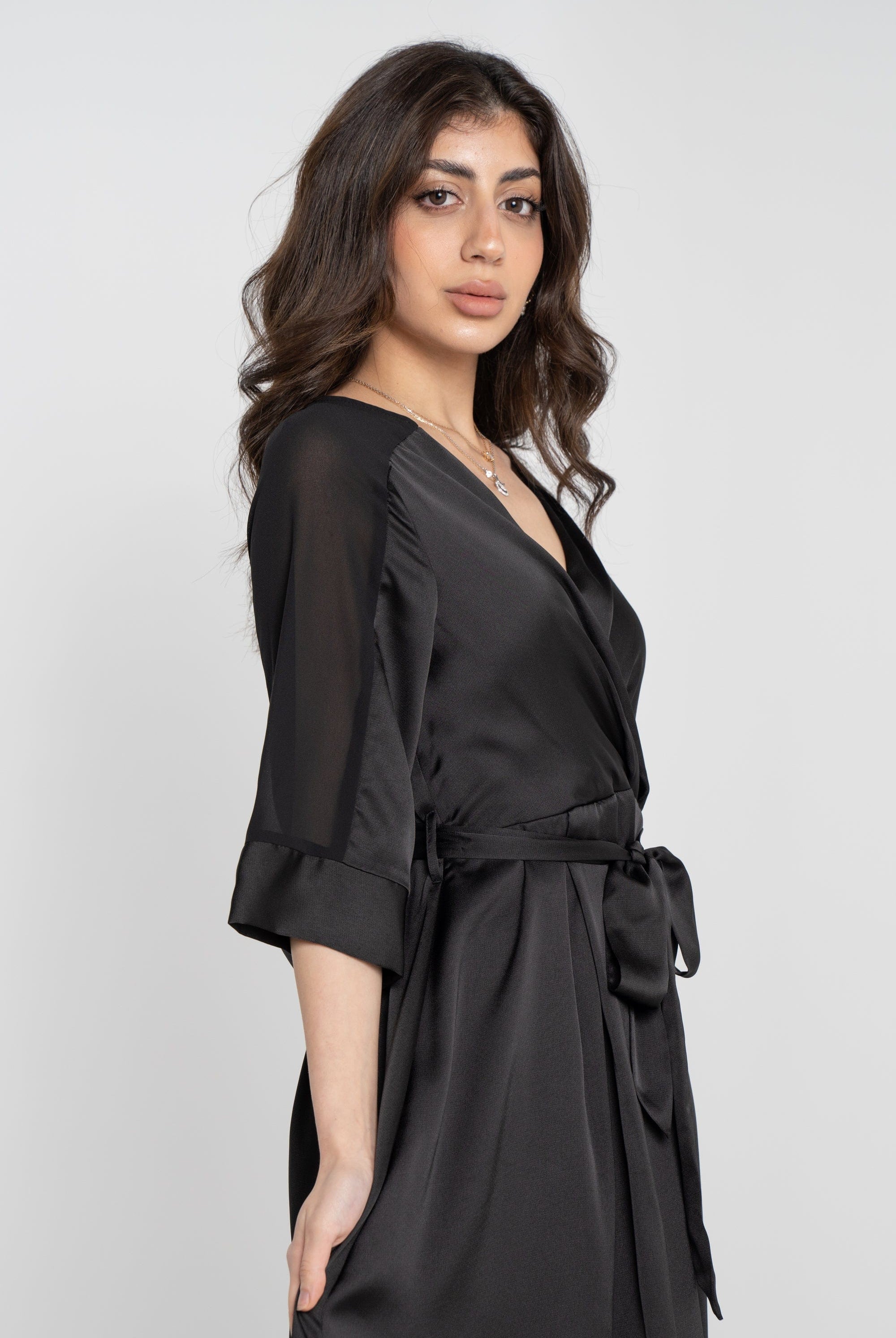 نتشي فستان سادة طويل برباط على الخصر وفتحة سبعة كم طويل نسائي أسود