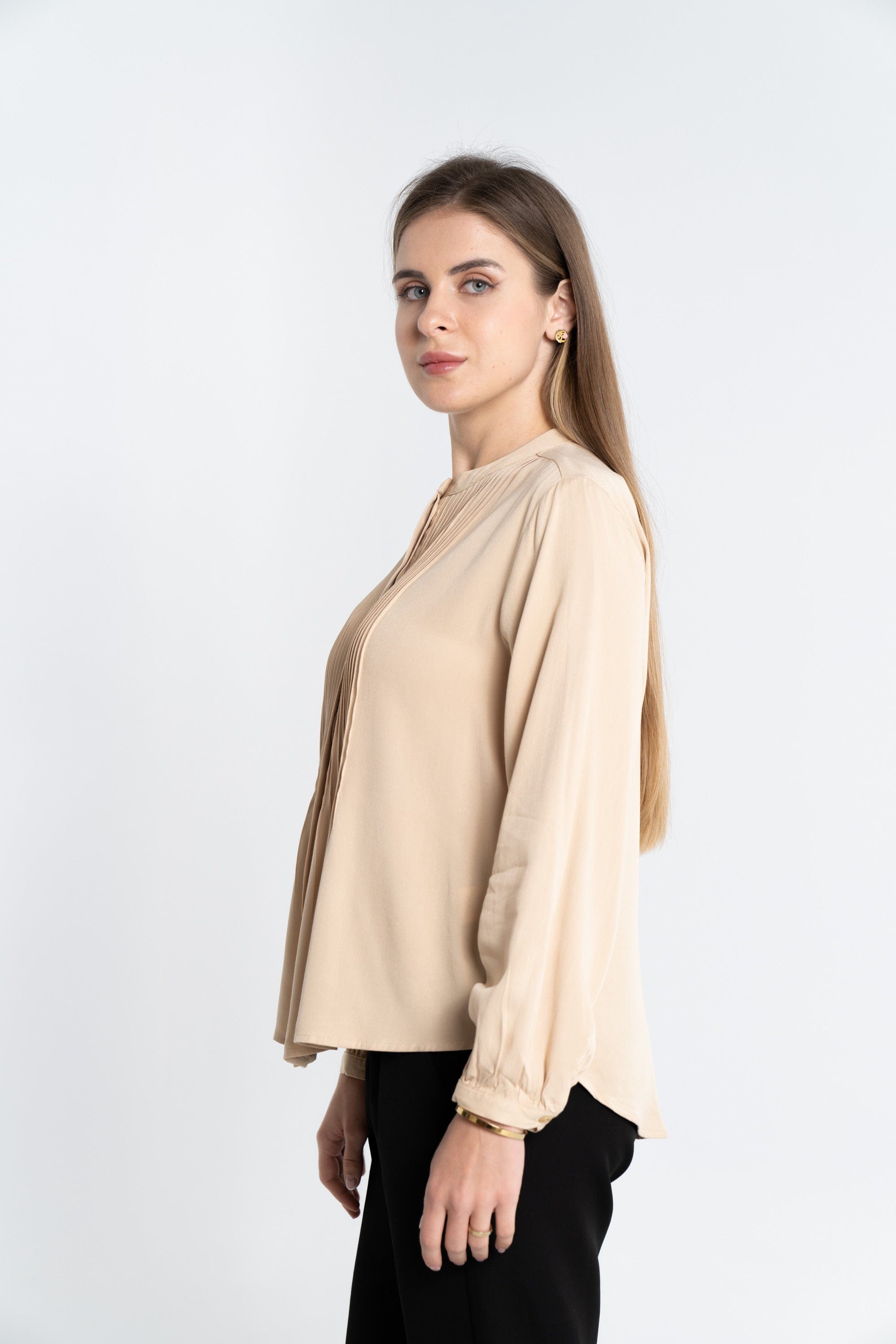 نتشي قميص كلاسيك بكشكشة على الصدر كم طويل بف نسائي