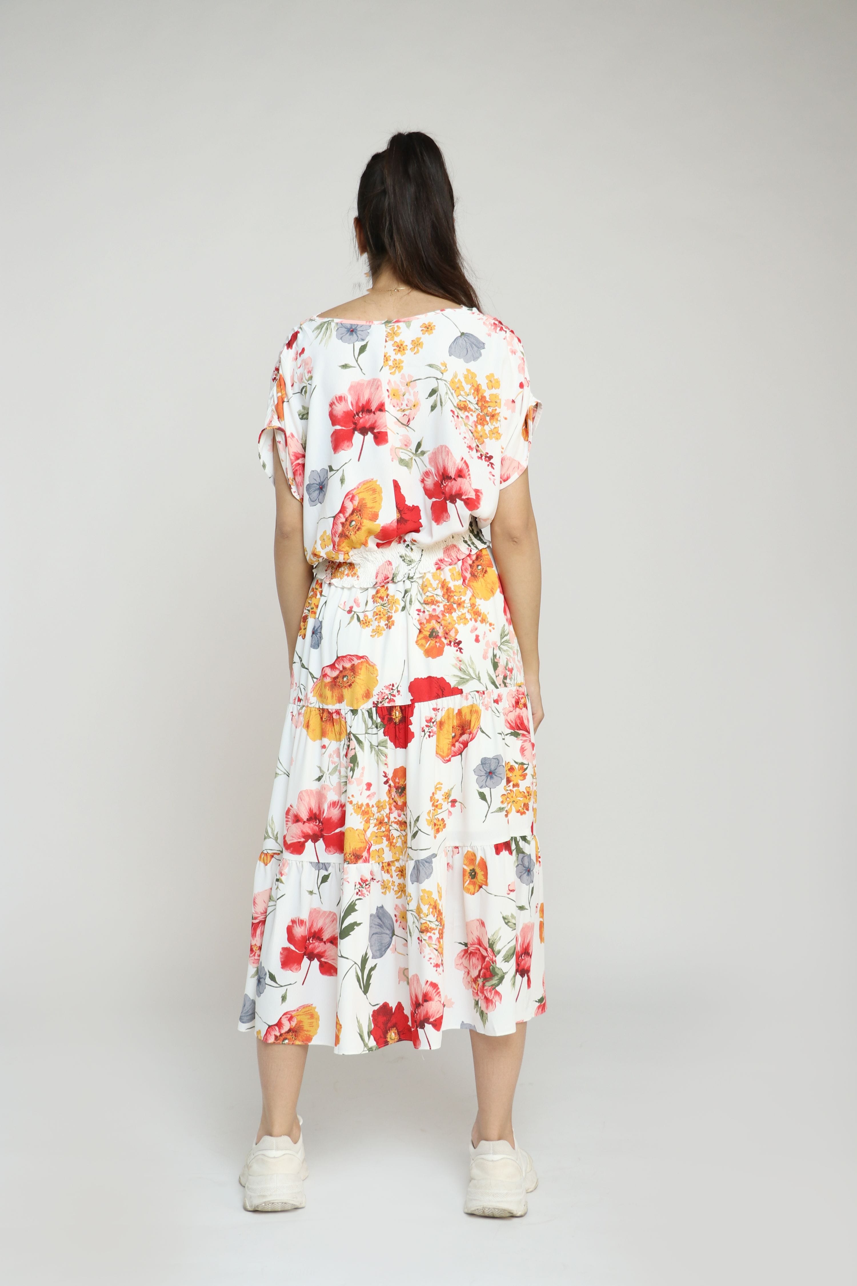 نتشي بلوزة مزهرة مخصرة فراشة كم قصير نسائي