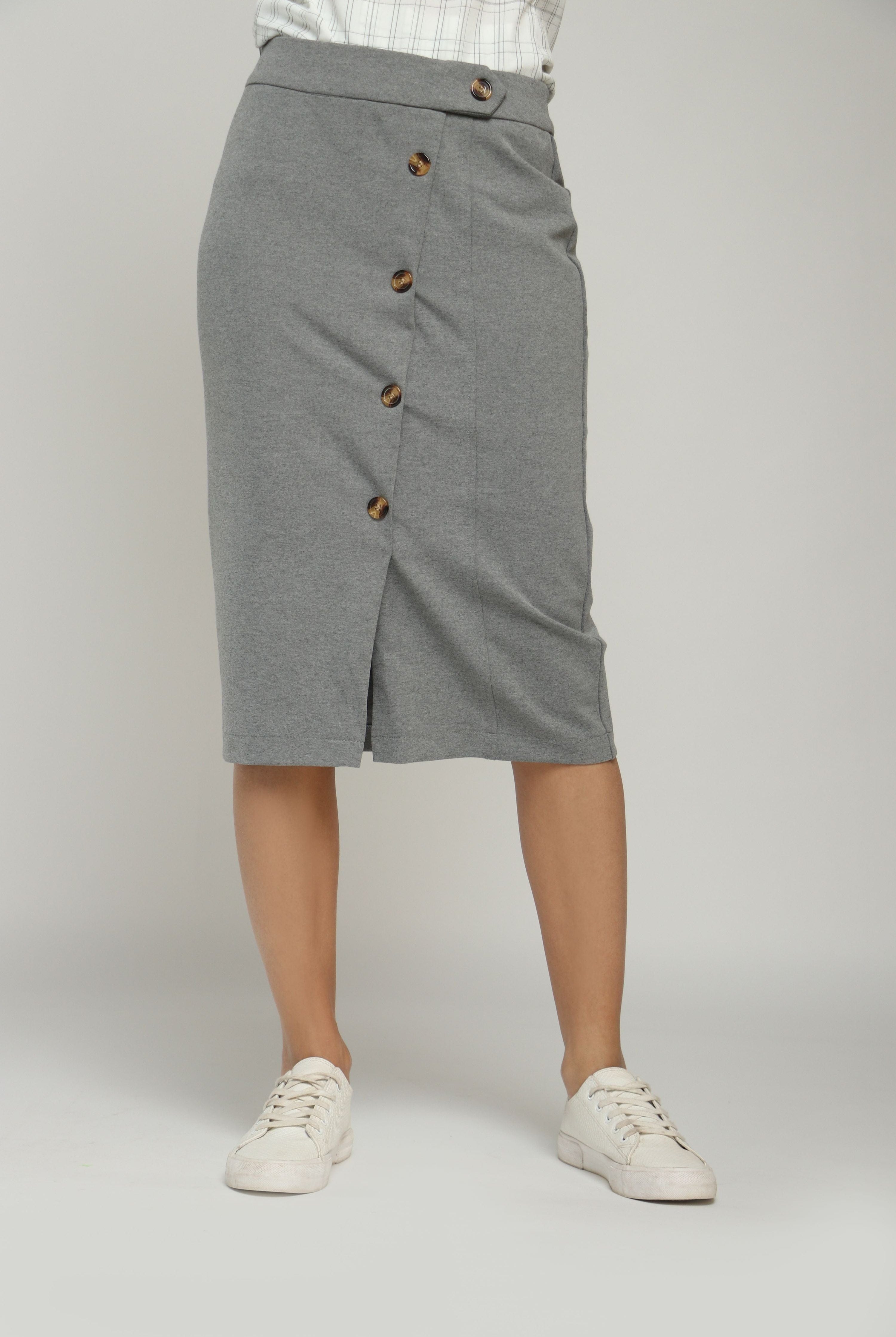 نتشي تنورة ميدي رسمي بأزرار كبيرة أمامية وفتحة أمامية