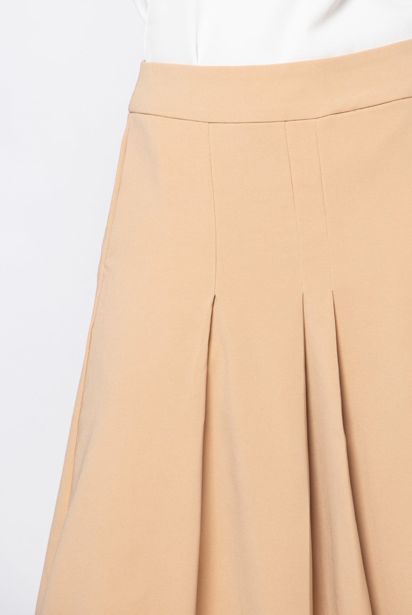 نتشي تنورة ميدي رسمية بكسرات سادة وحزام خصر