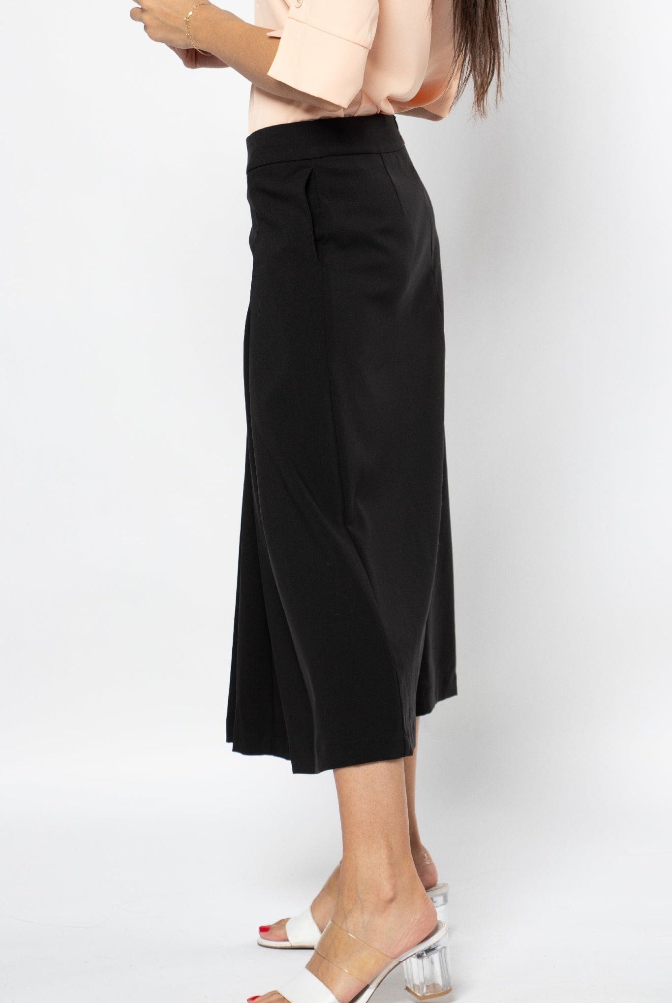 نتشي تنورة ميدي رسمية بكسرات سادة وحزام خصر