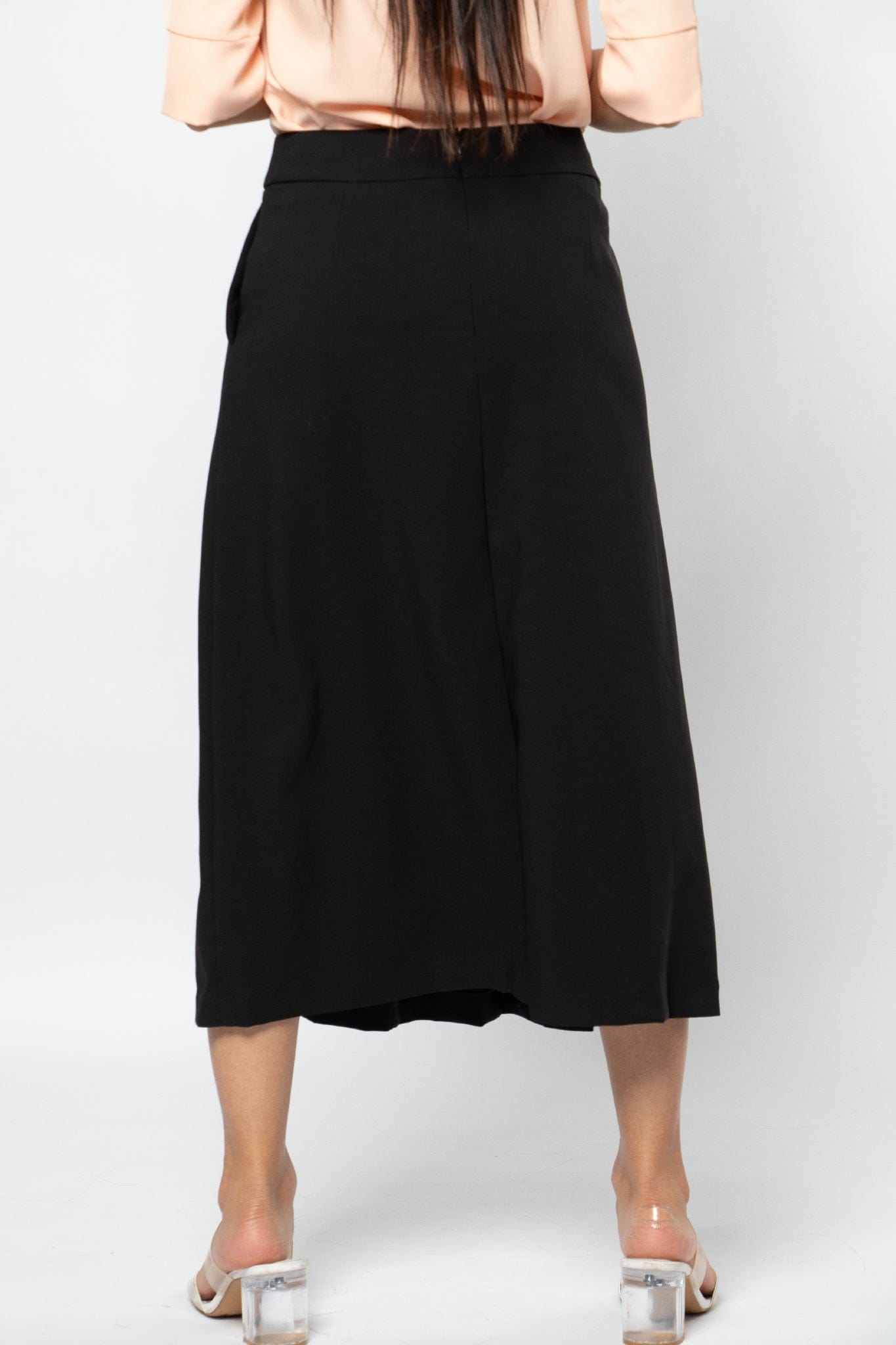 نتشي تنورة ميدي رسمية بكسرات سادة وحزام خصر