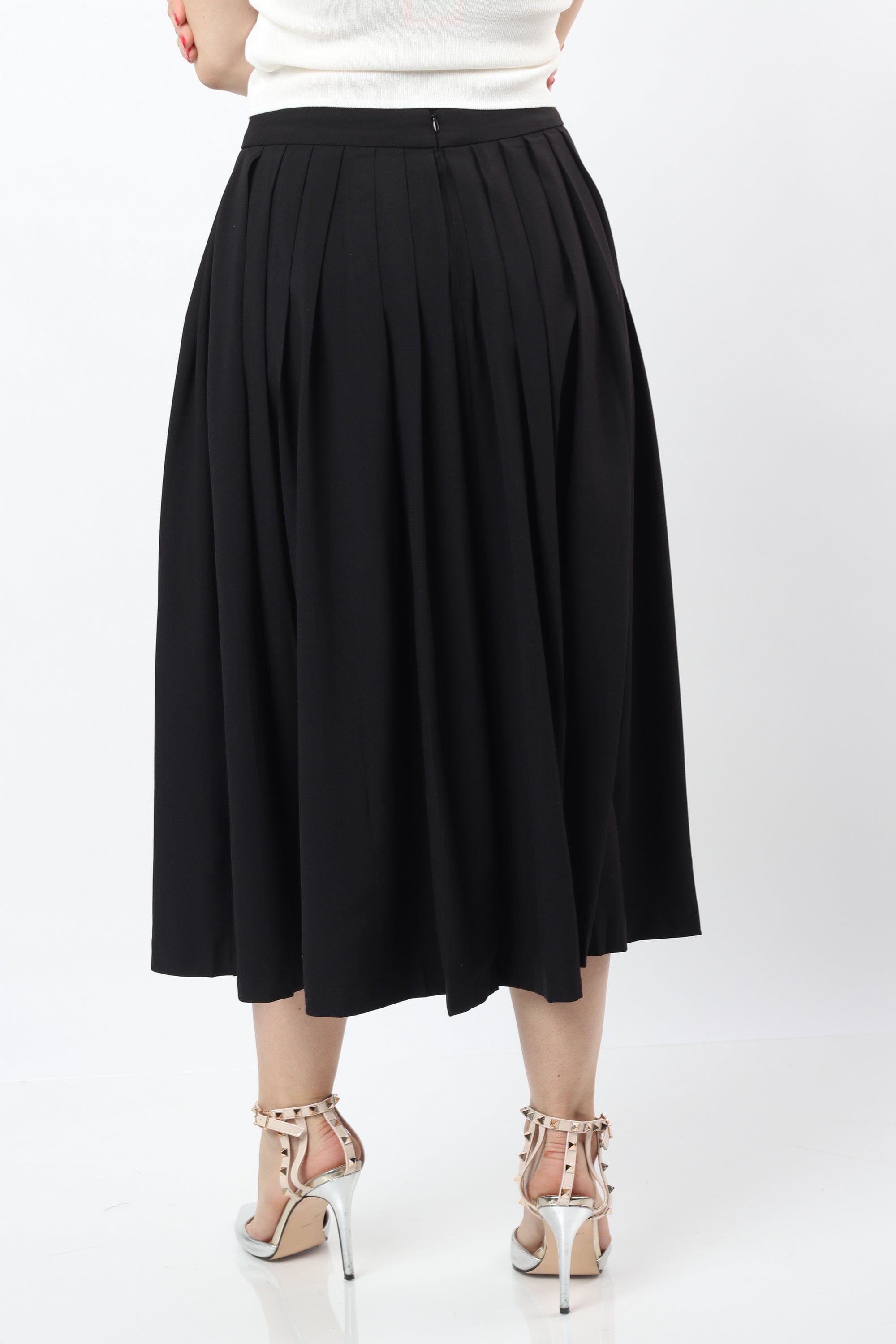 نتشي تنورة ميدي كلوش مخرمة مبطنة