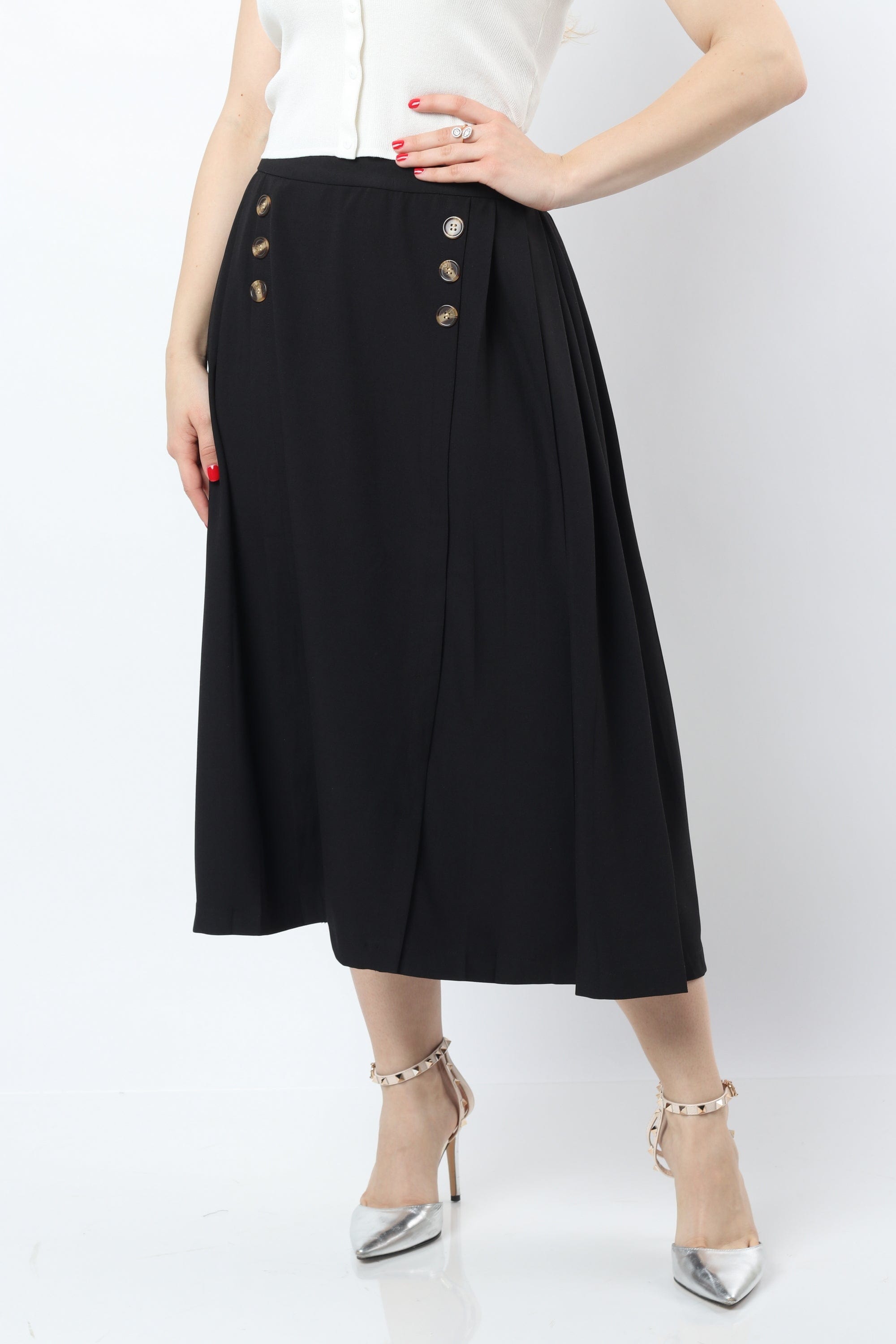 نتشي تنورة ميدي كلوش مخرمة مبطنة