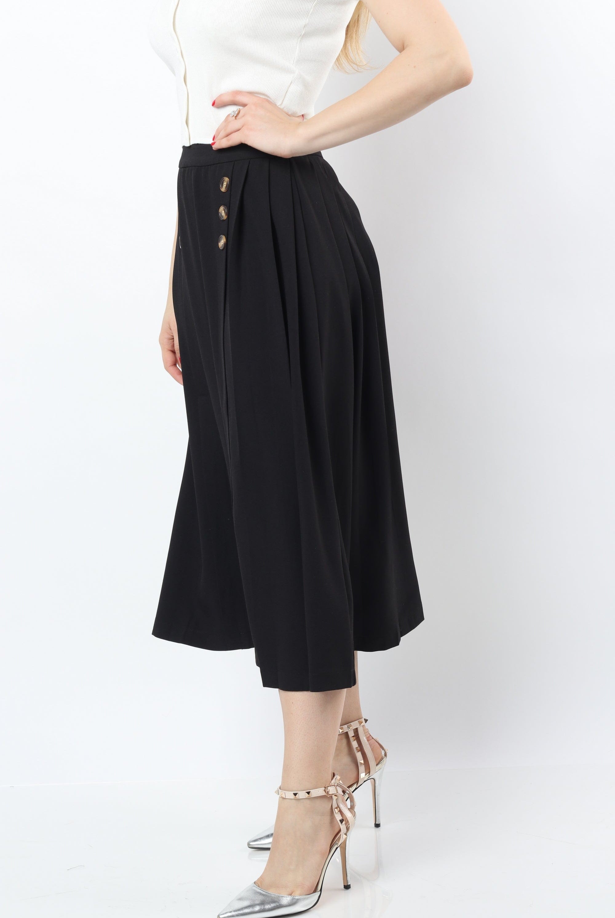 نتشي تنورة ميدي كلوش مخرمة مبطنة