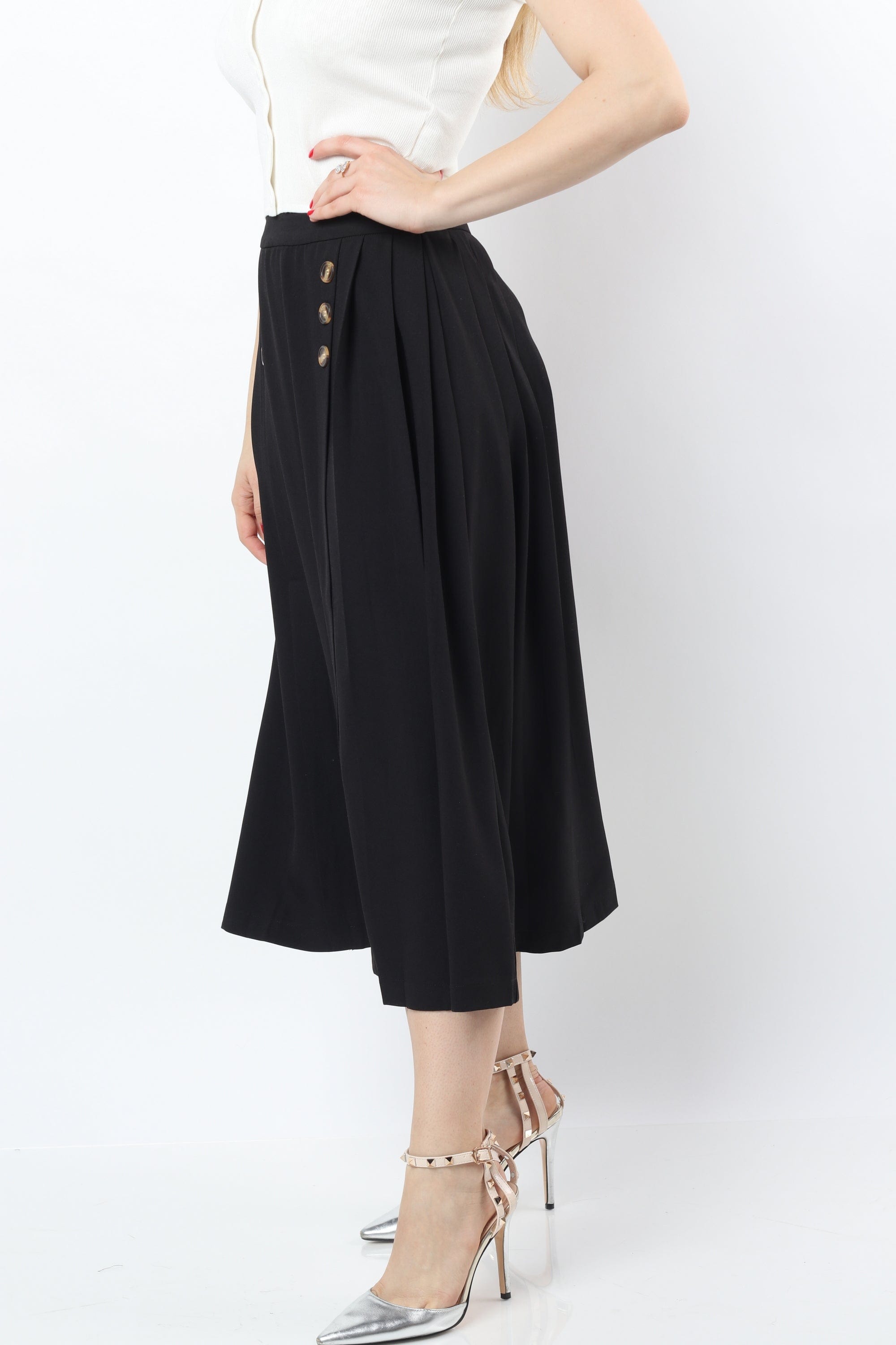 نتشي تنورة ميدي كلوش مخرمة مبطنة