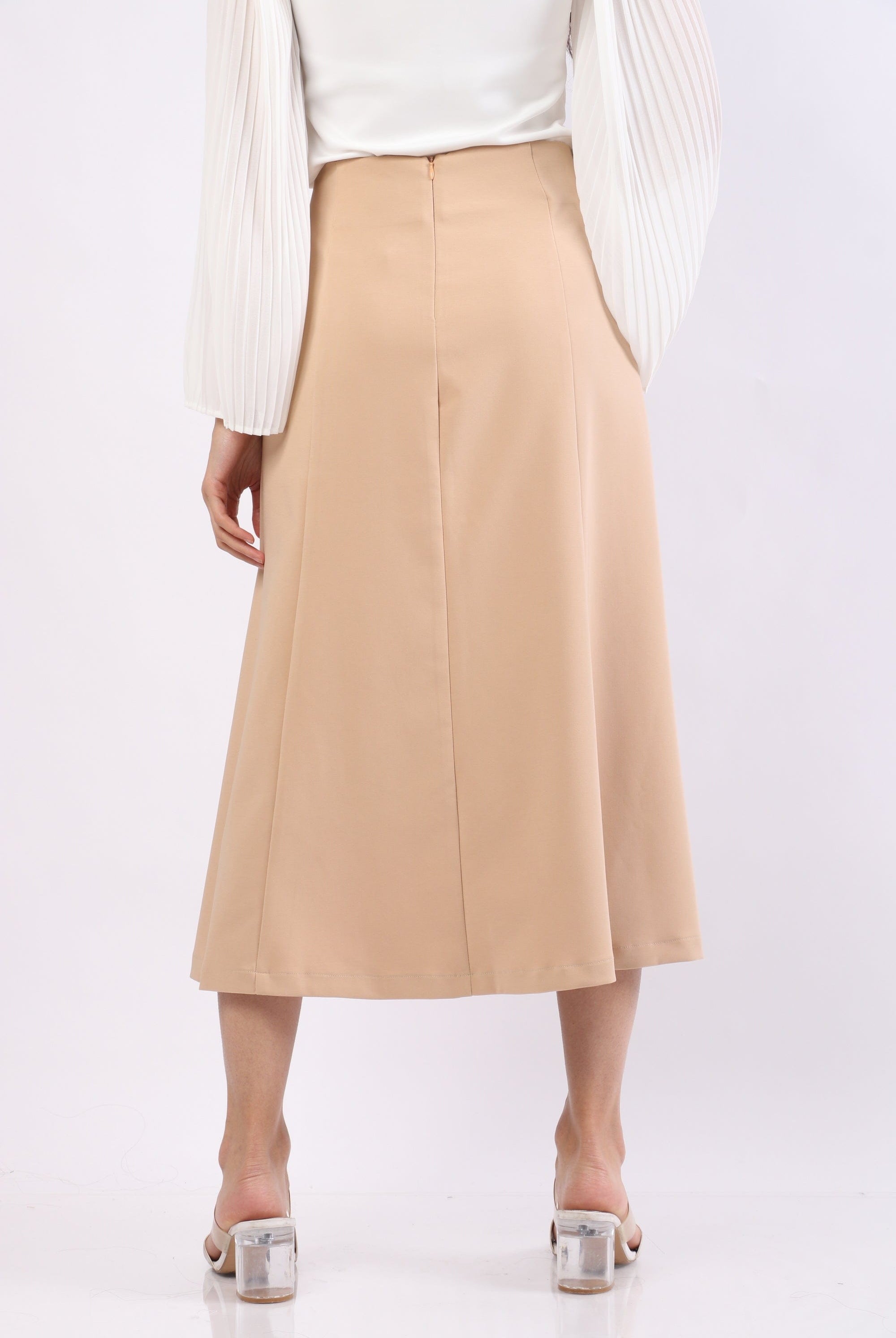 نتشي تنورة ميدي سادة بطيات عريضة محكمة بزرار