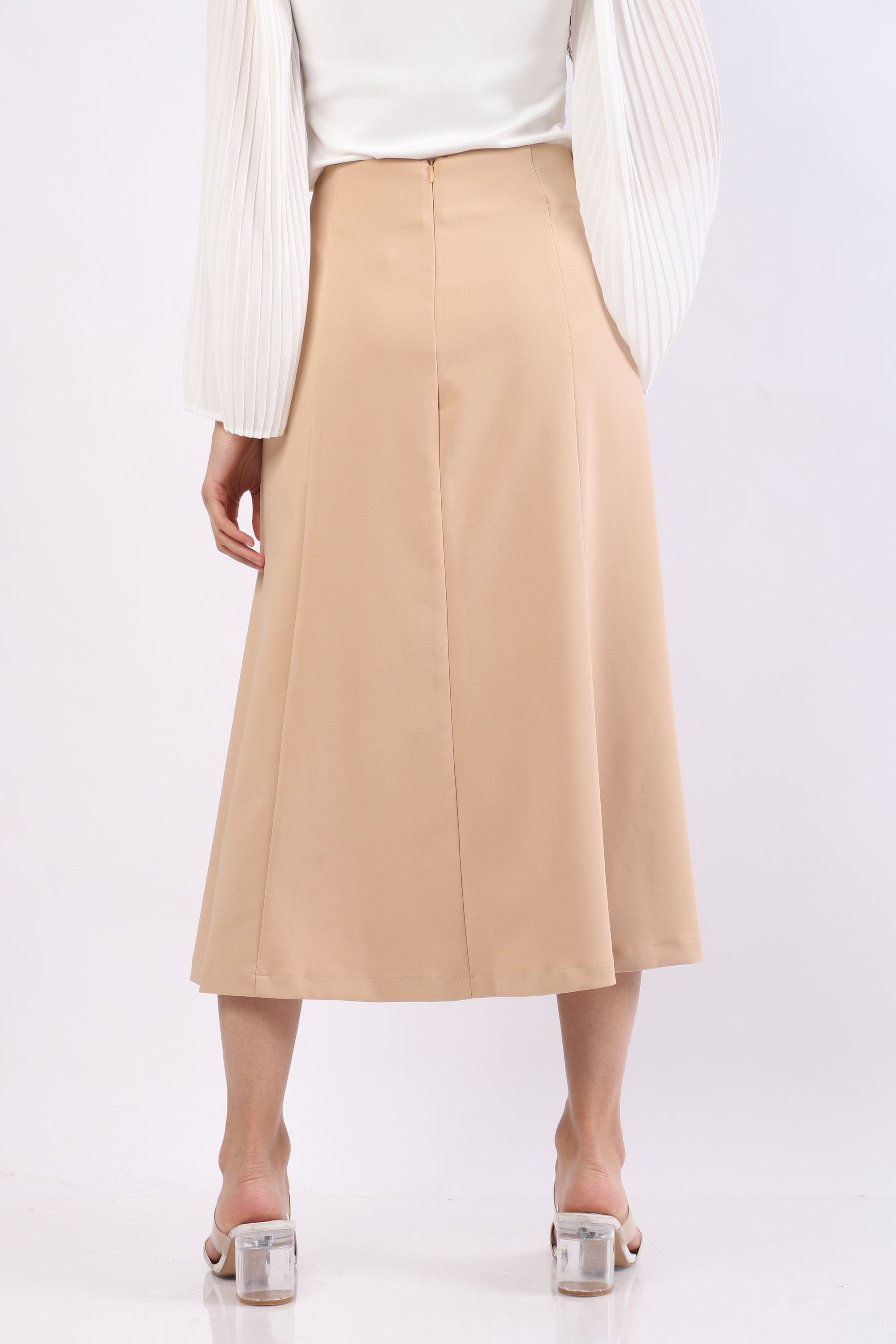 نتشي تنورة ميدي سادة بطيات عريضة محكمة بزرار