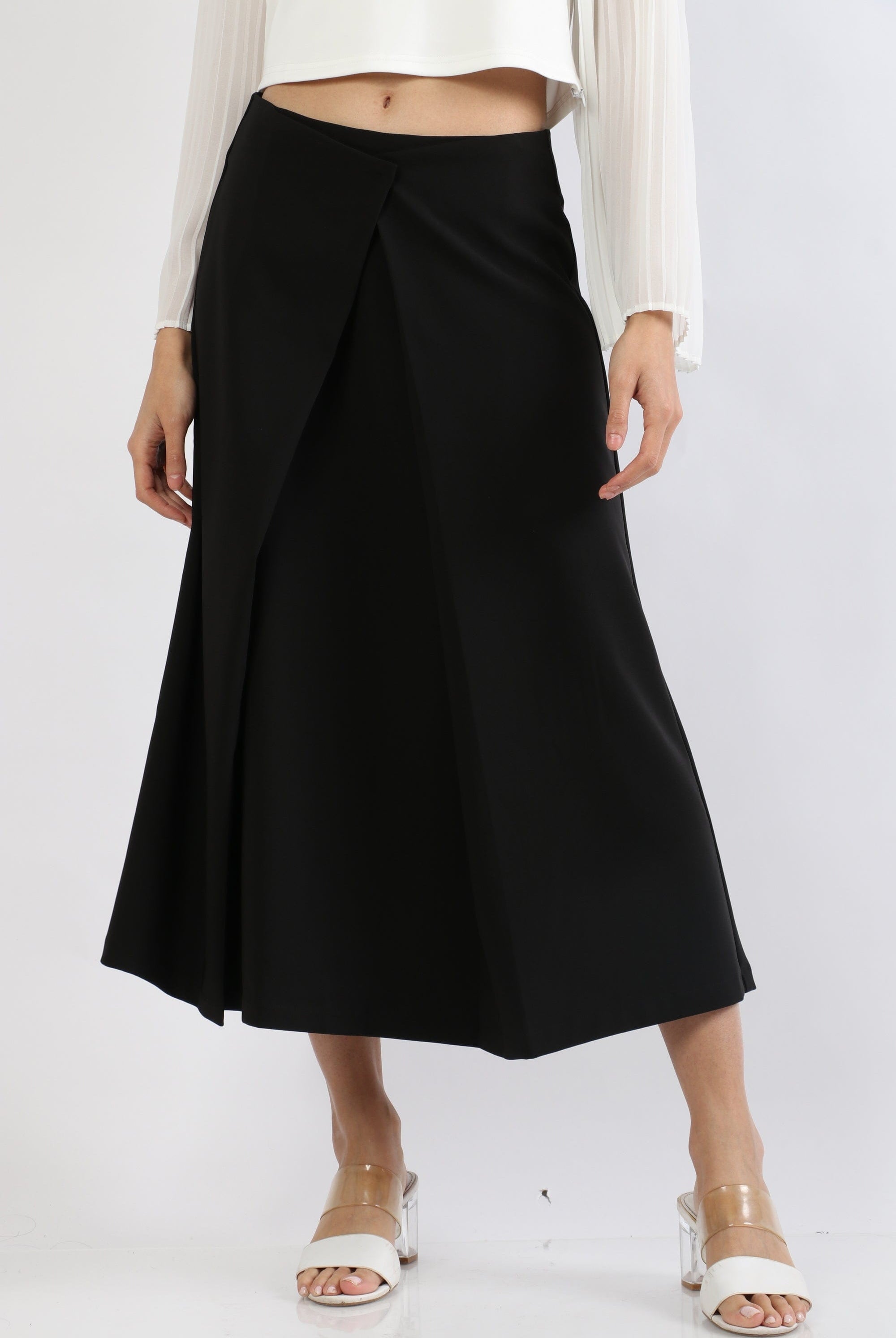 نتشي تنورة ميدي سادة بطيات عريضة محكمة بزرار