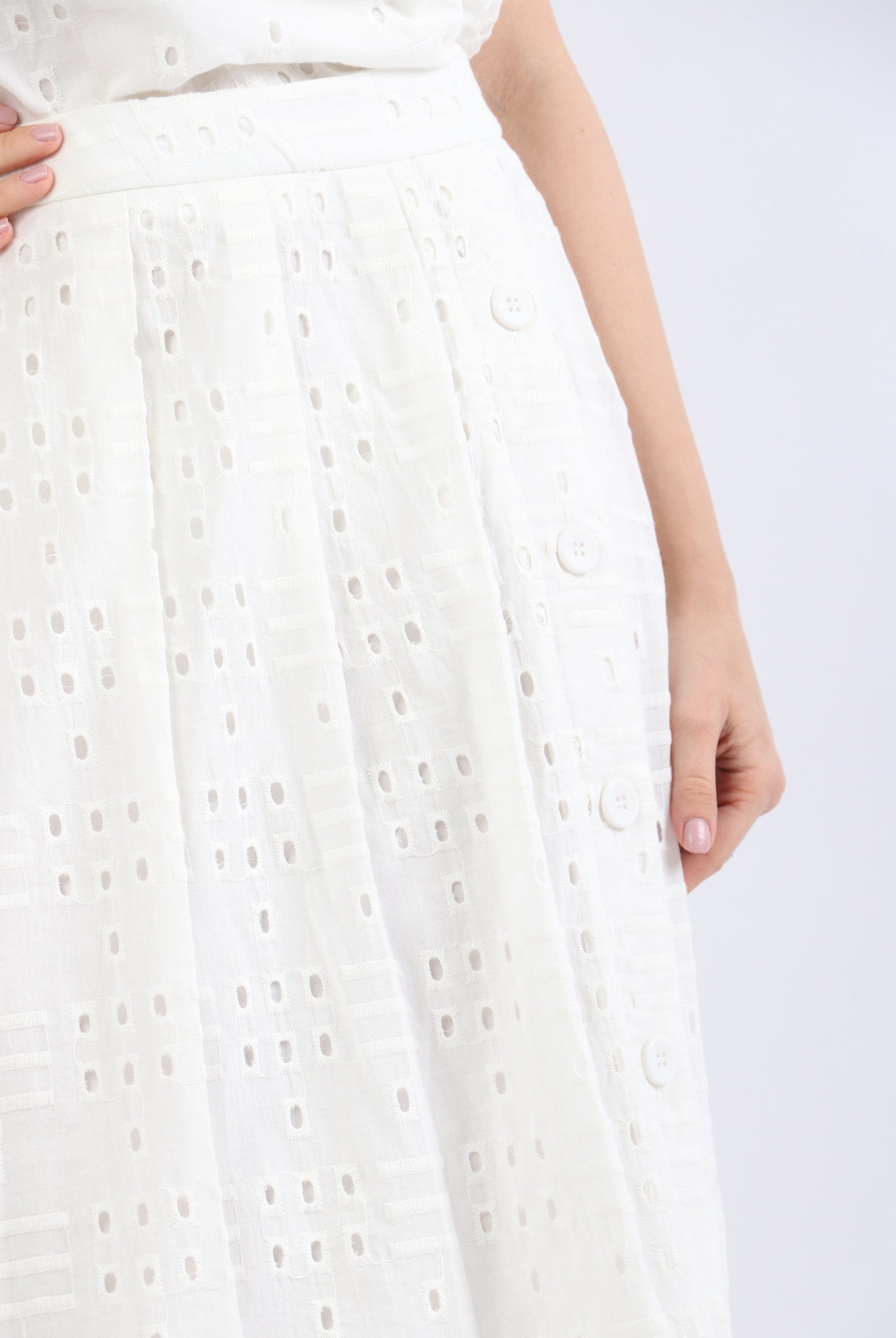 نتشي تنورة ميدي هاي ويست مطرزة دانتيل