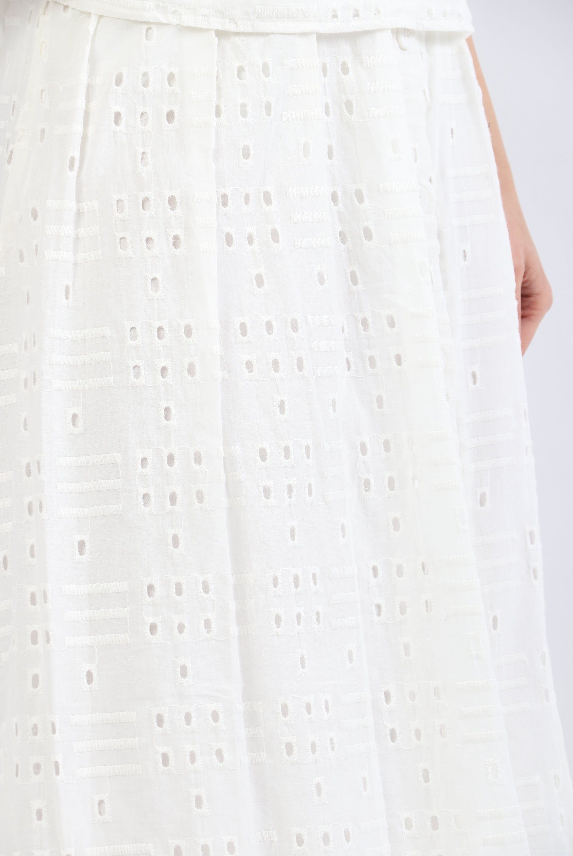 نتشي تنورة ميدي هاي ويست مطرزة دانتيل