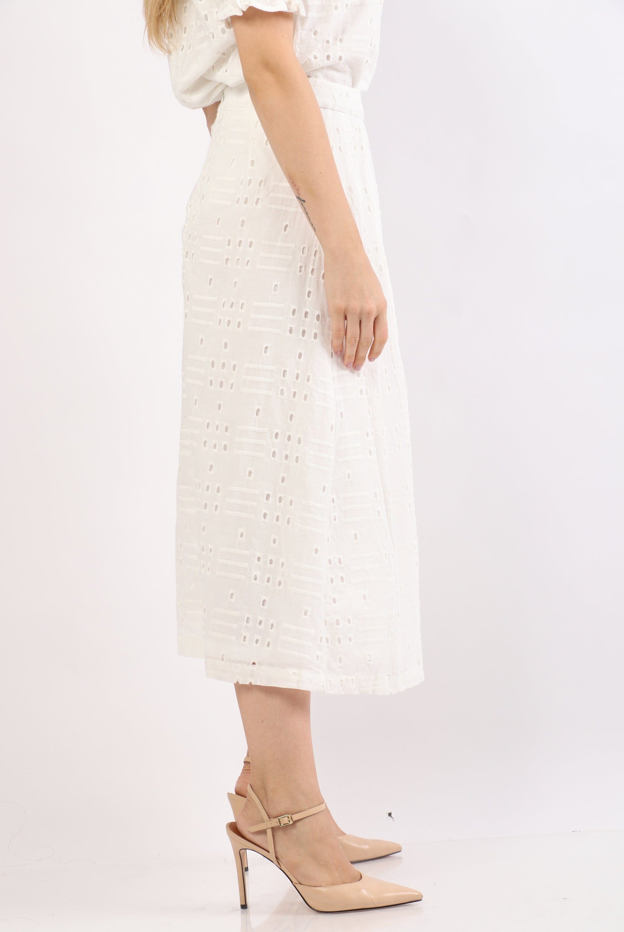 نتشي تنورة ميدي هاي ويست مطرزة دانتيل