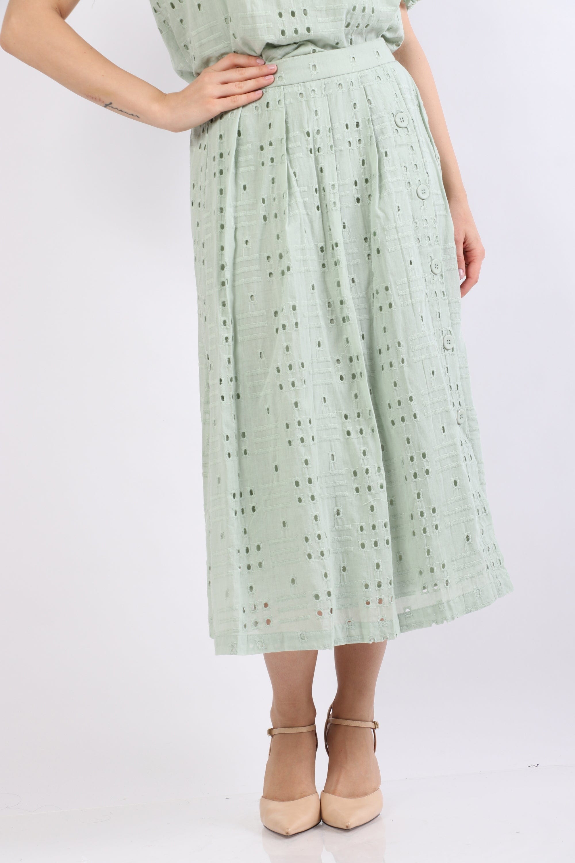 نتشي تنورة ميدي هاي ويست مطرزة دانتيل