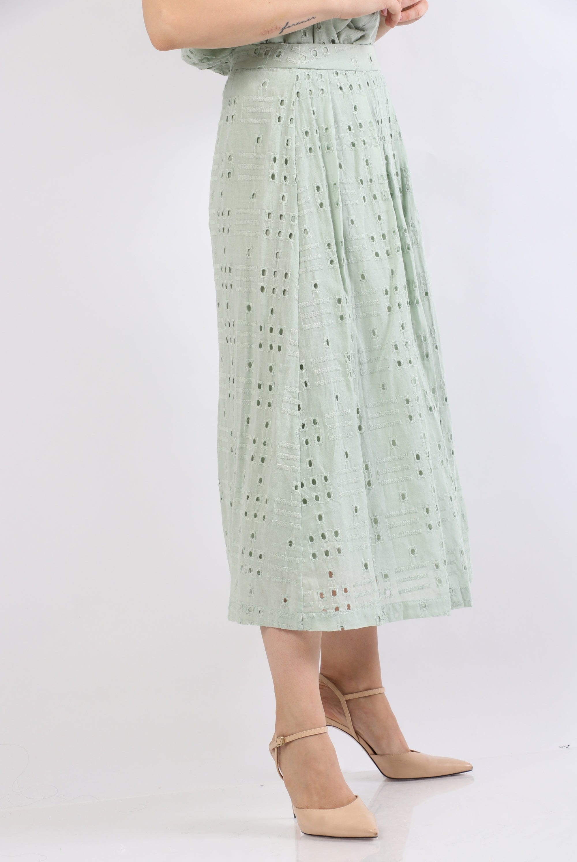 نتشي تنورة ميدي هاي ويست مطرزة دانتيل