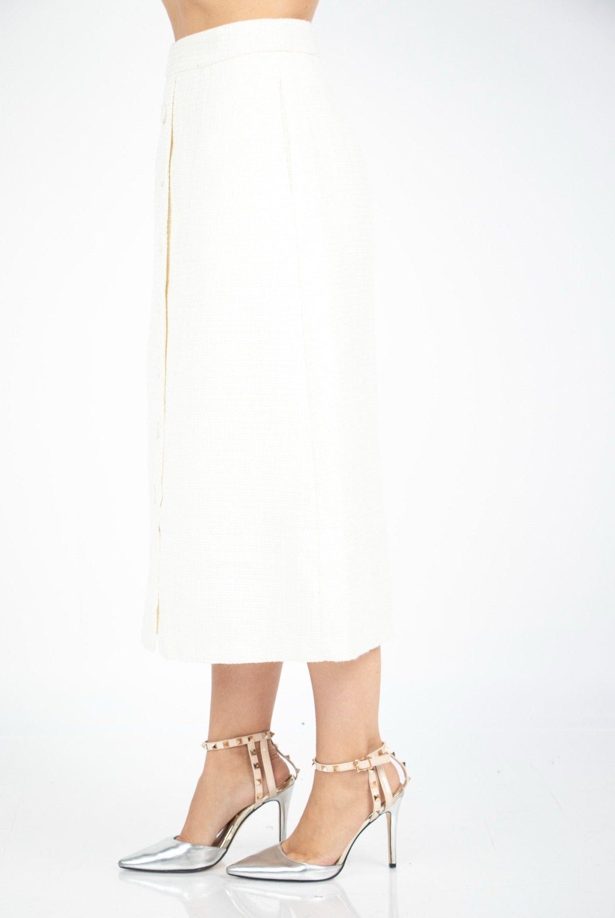 نتشي تنورة ميدي سادة بأزرار أمامية