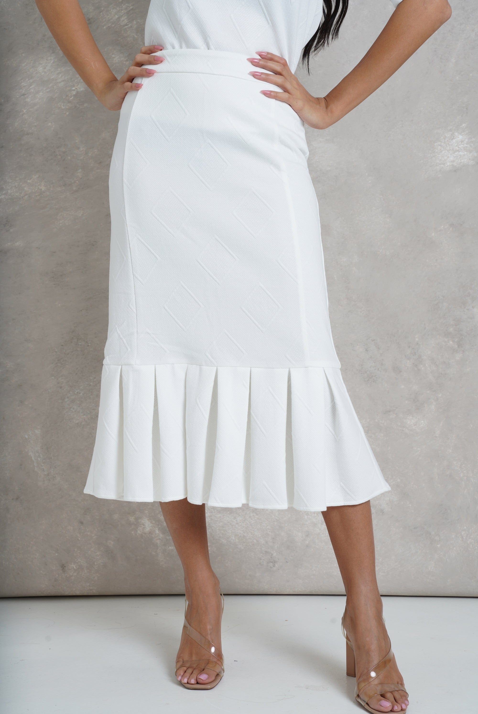 نتشي تنورة ميدي تصميم كلوش من الأسفل