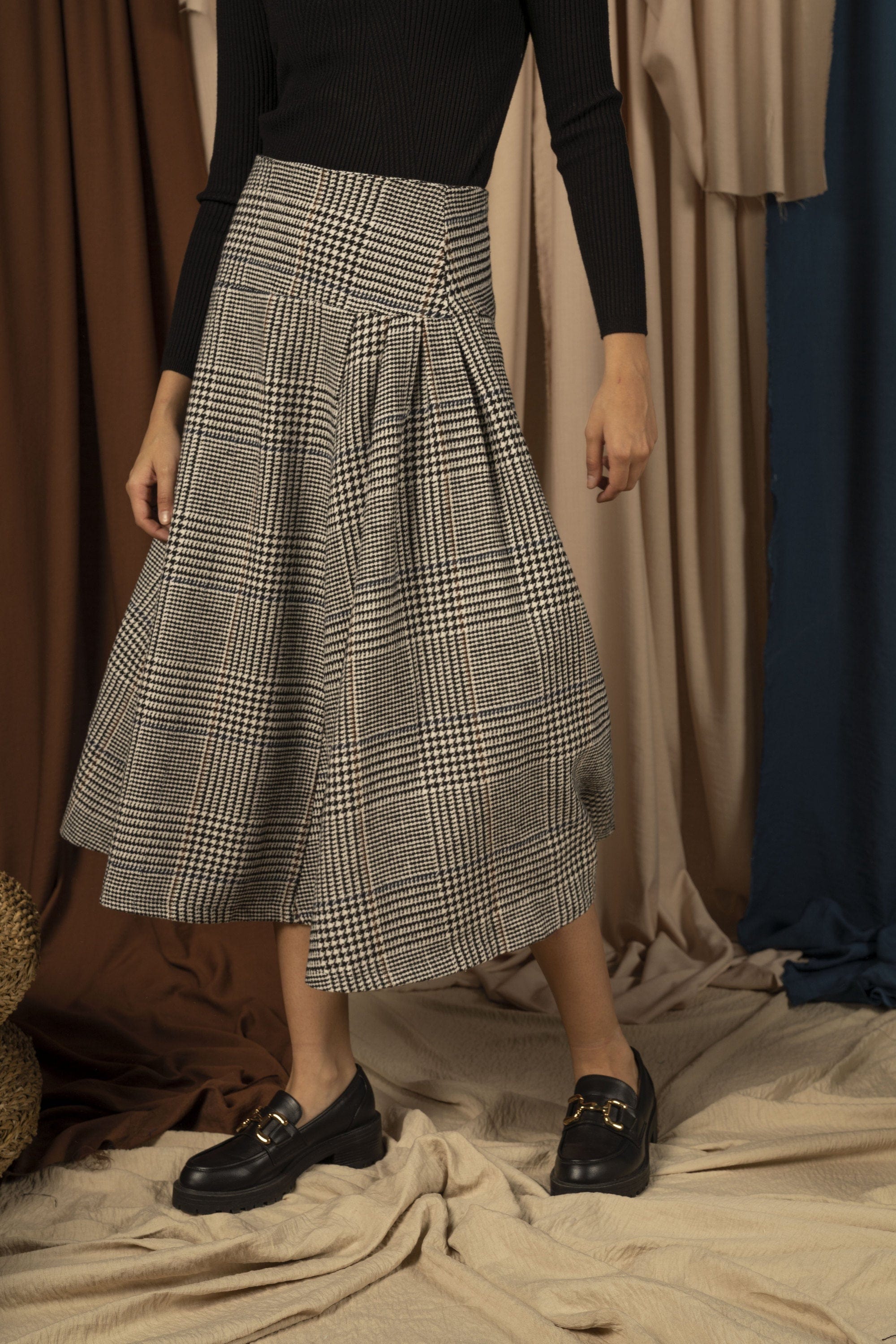 نتشي تنورة مربعات رسمية نسائية أوف وايت