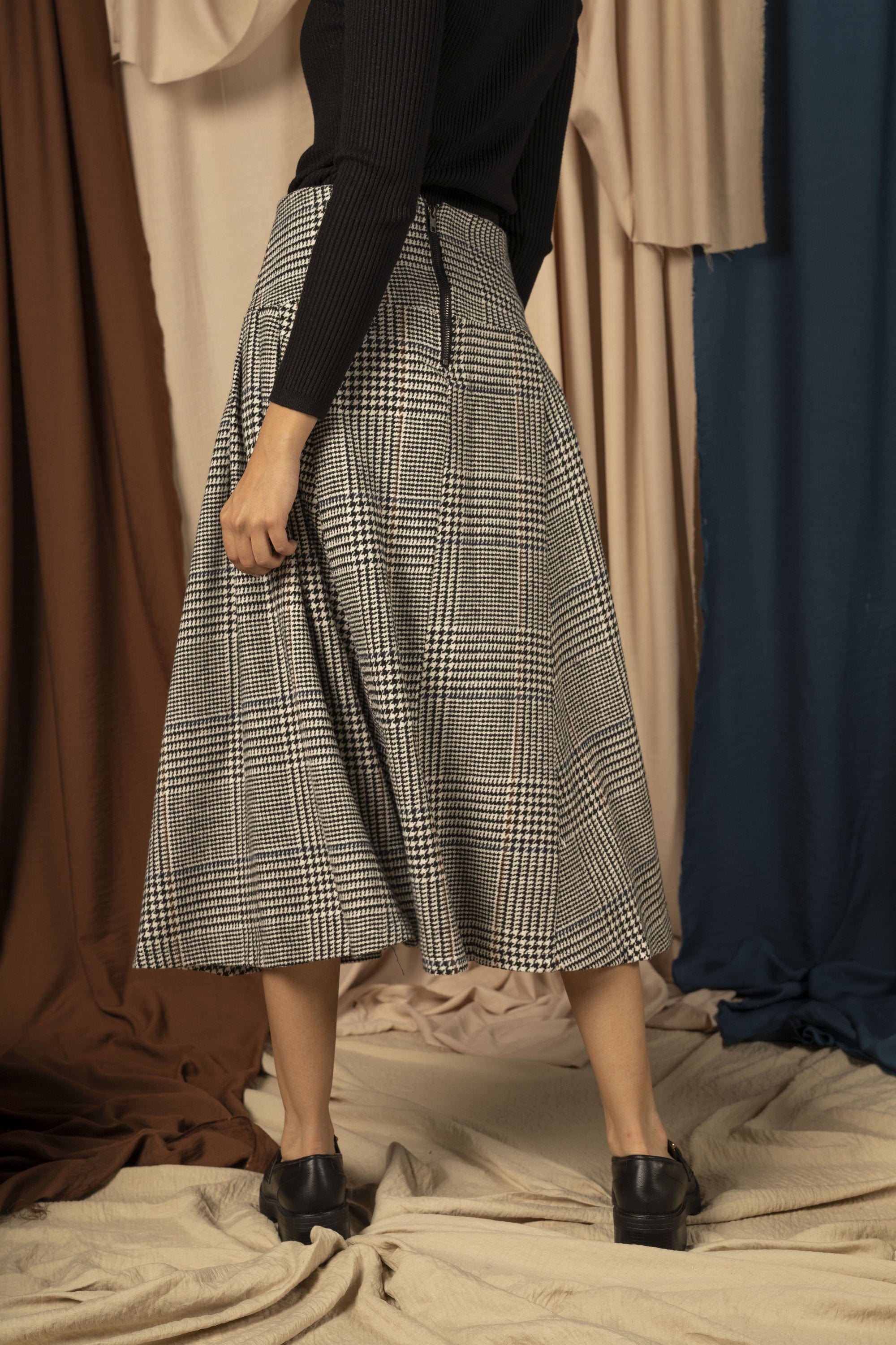 نتشي تنورة مربعات رسمية نسائية أوف وايت