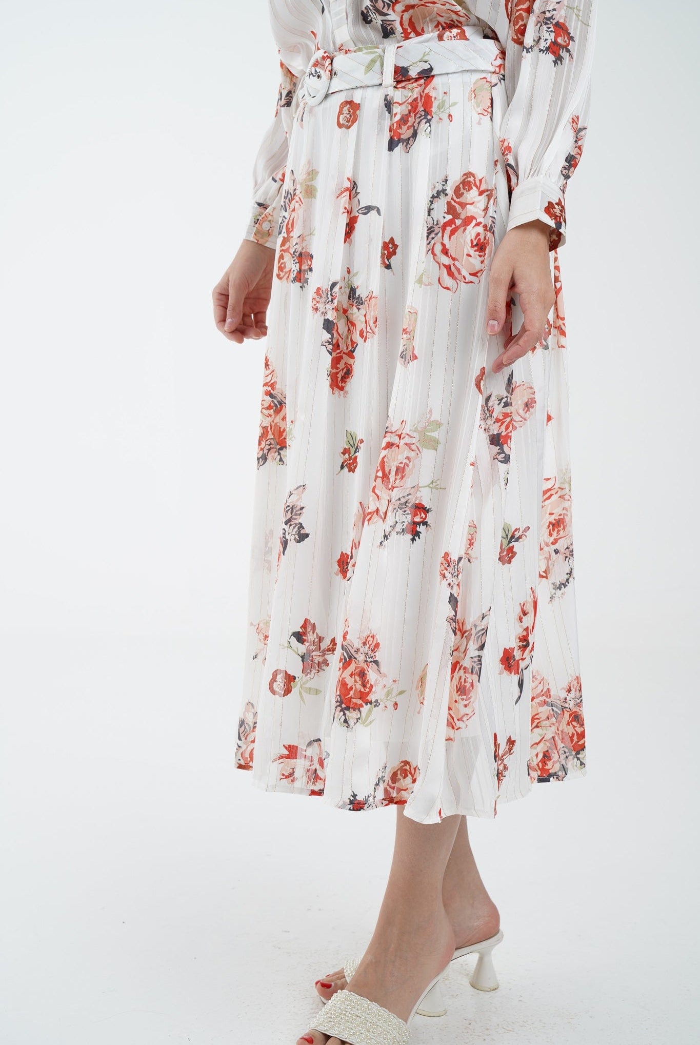 نتشي تنورة ميدي مشجرة بحزام خصر أوف وايت