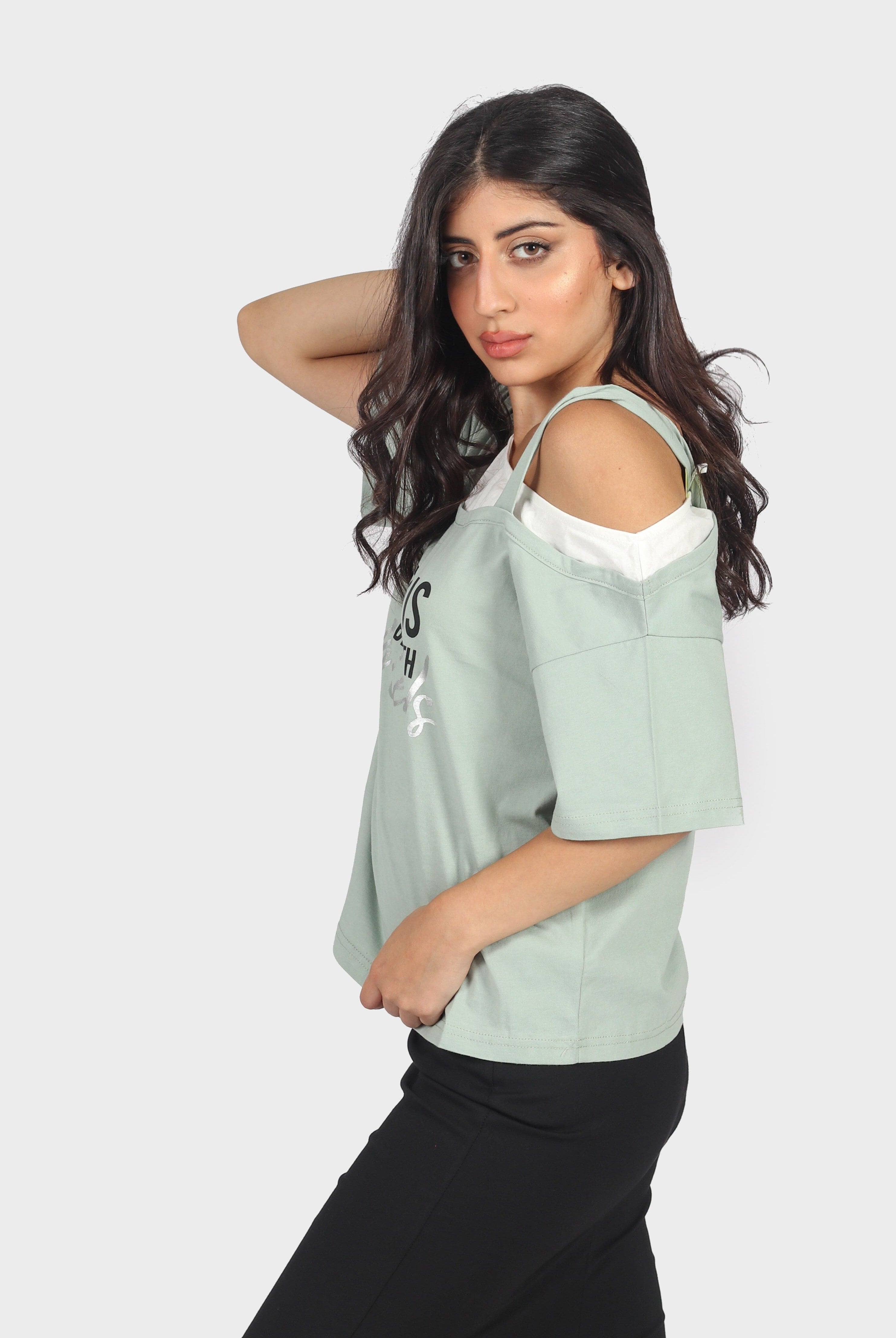 ميكا بلوزة مطبوعة كتف نازل نص كم نسائي