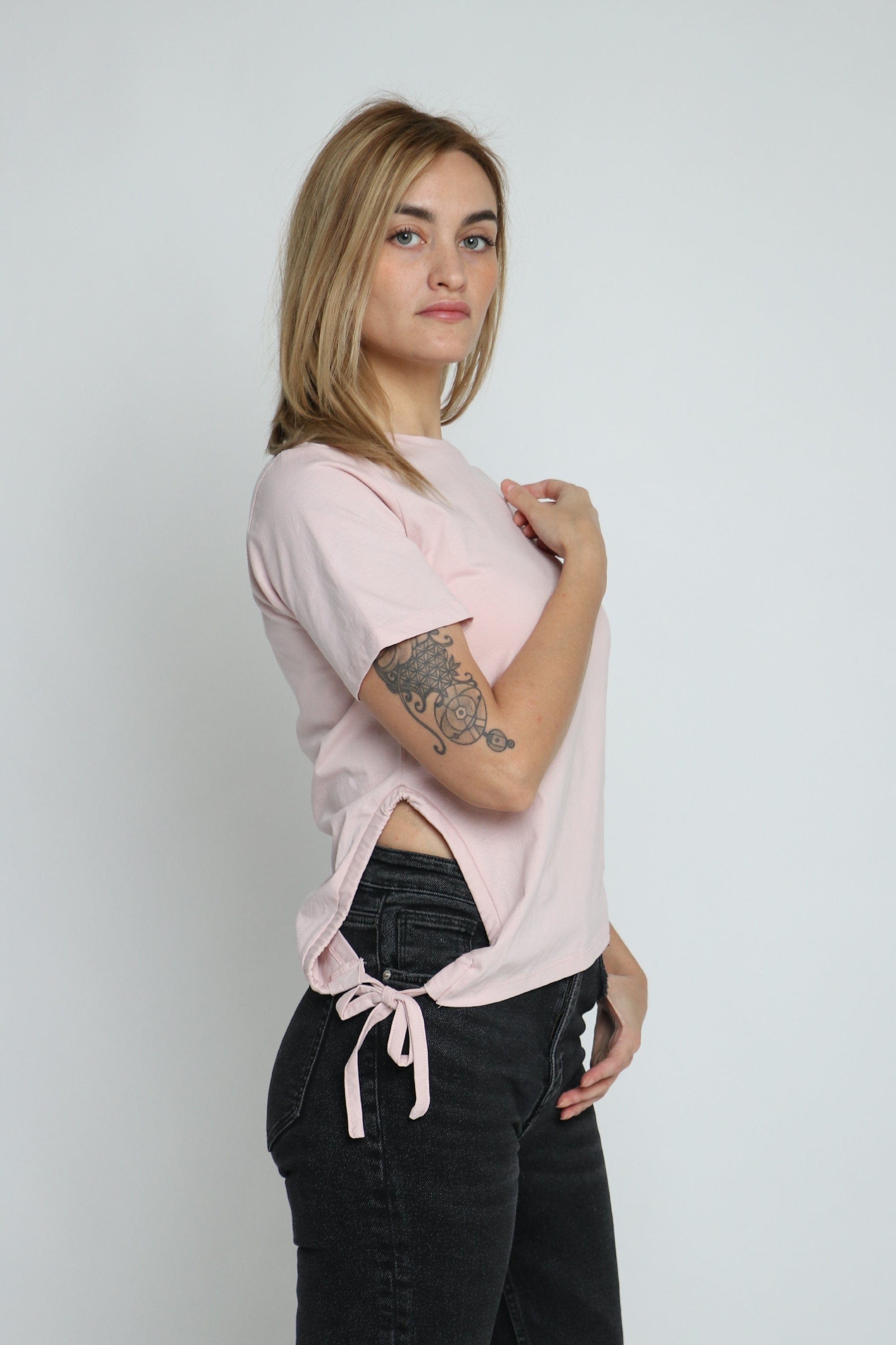 ميكا بلوزة قطنية طويلة من الجانب مع فتحة ورباط كم قصير نسائي